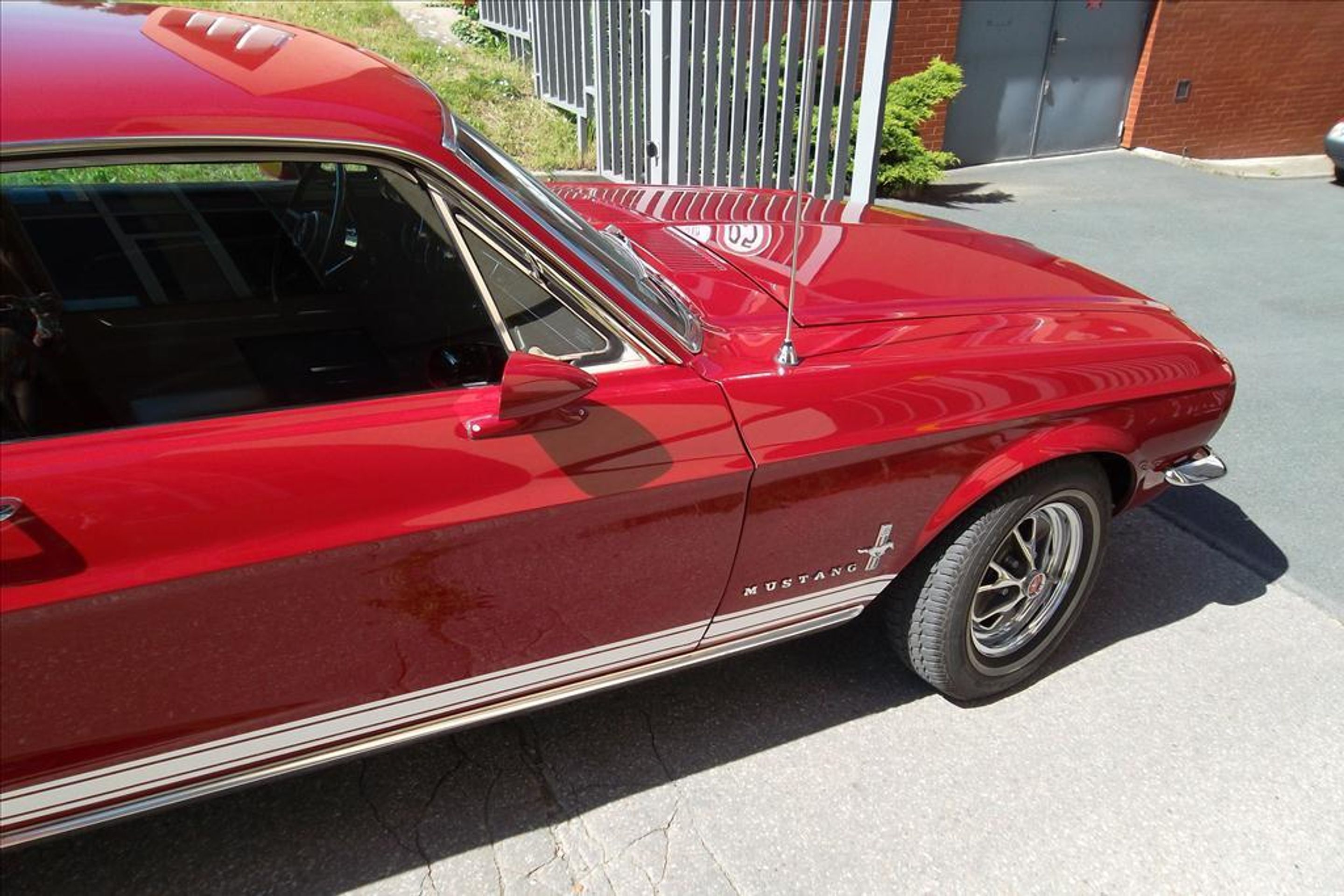 Mustang - 11 - GALARIE: Finanční úřad draží Ford Mustang z roku 1967 (2/6)