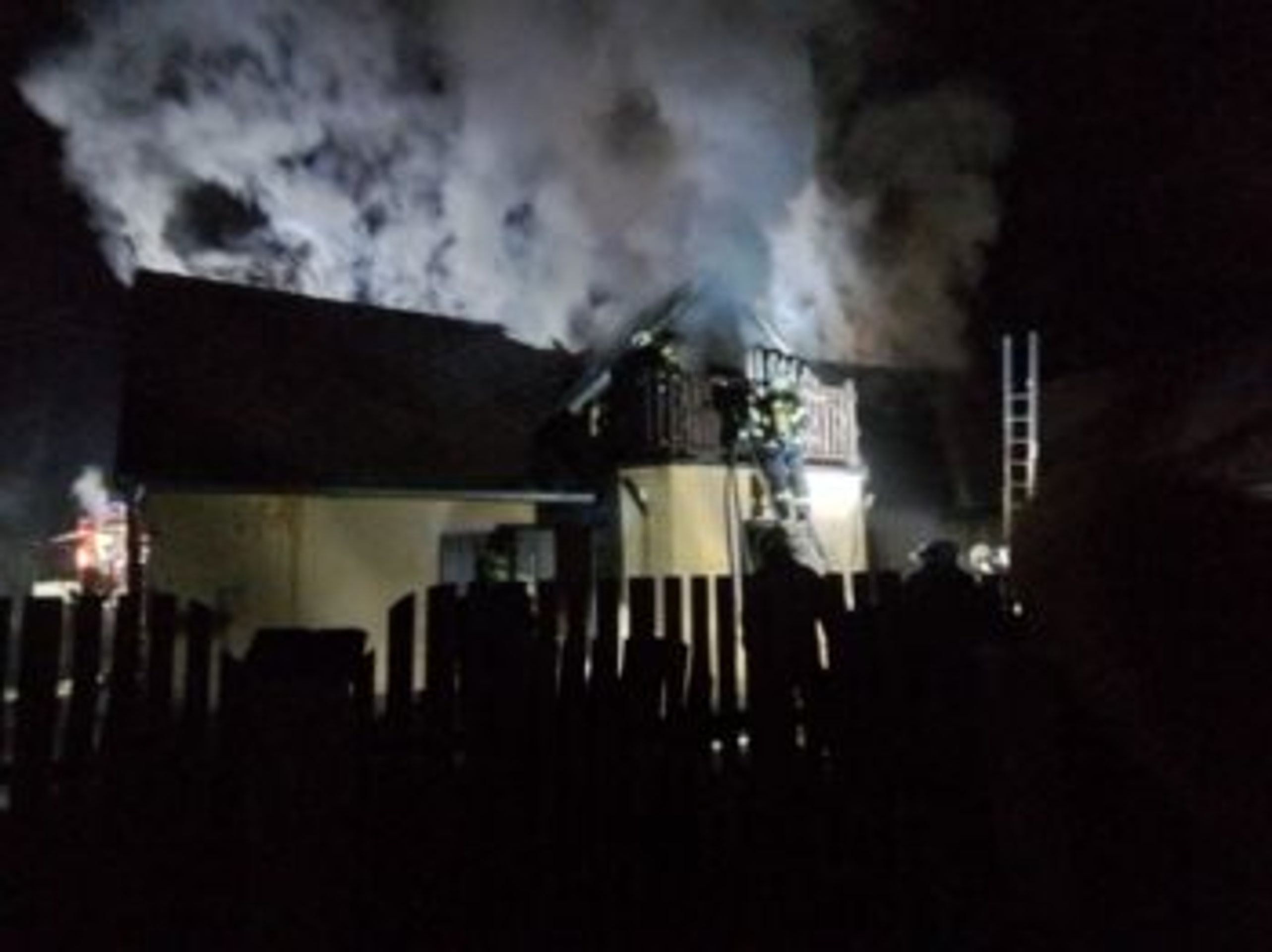 Požár rodinného domu v obci Knínice na Jihlavsku, 25. 12. 2024 hzs kraje vysočina (3) - Požáry během vánočních svátků (17/26)