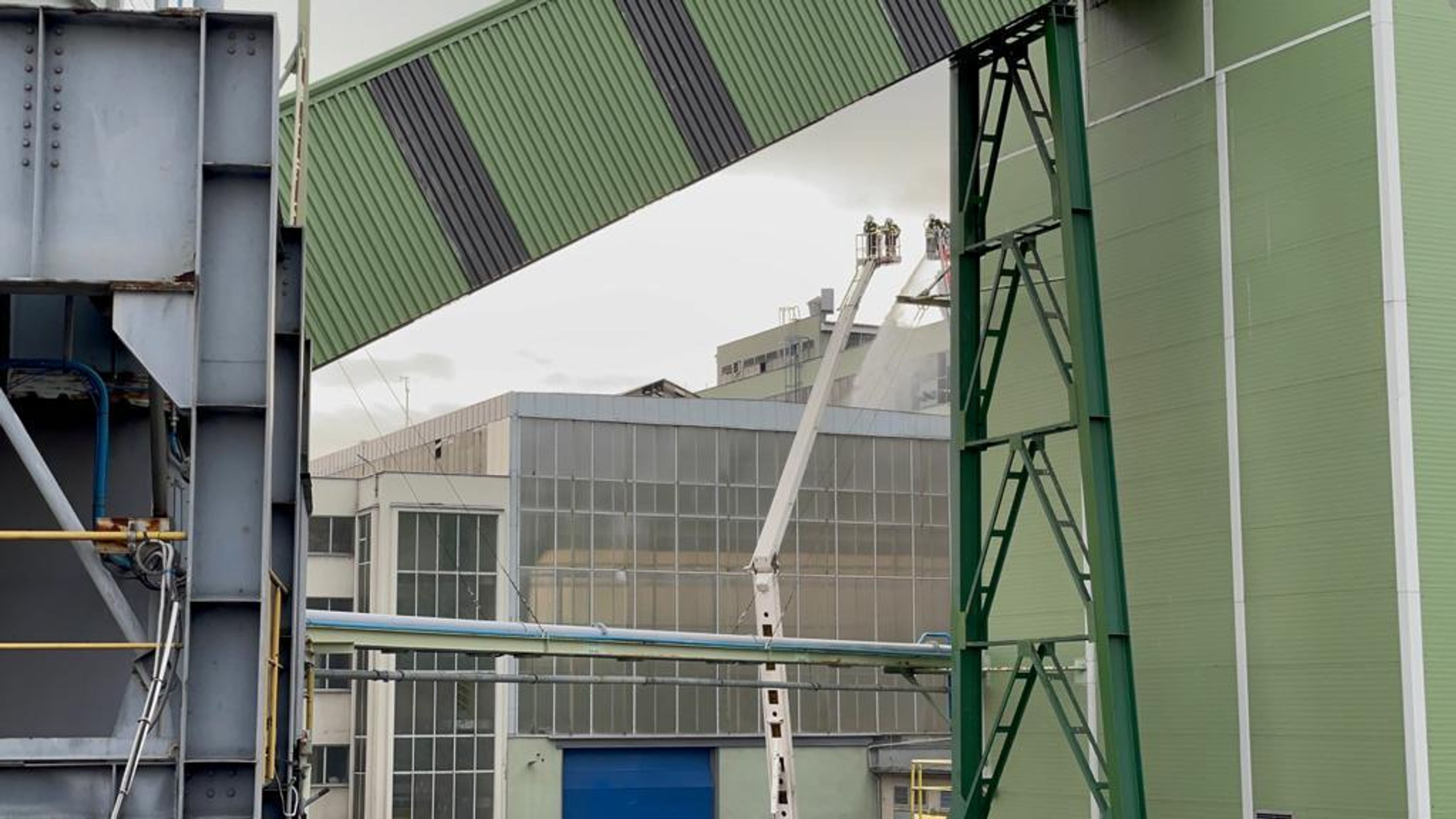 Požár elektrárny - 10 - GALERIE: Výbuch a požár v elektrárně v Kolíně (3/25)