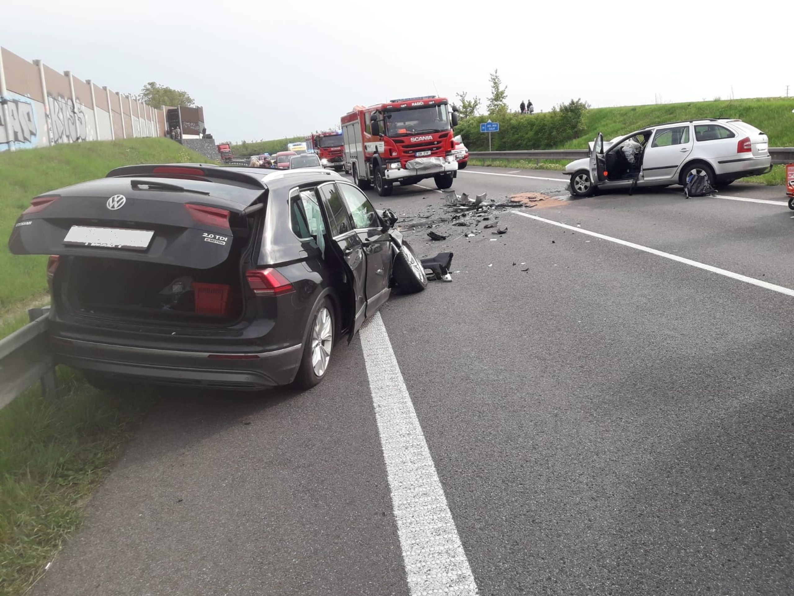 Vážná nehoda u Kolína - 3 - GALERIE: Vážná nehoda na obchvatu Kolína (12/14)