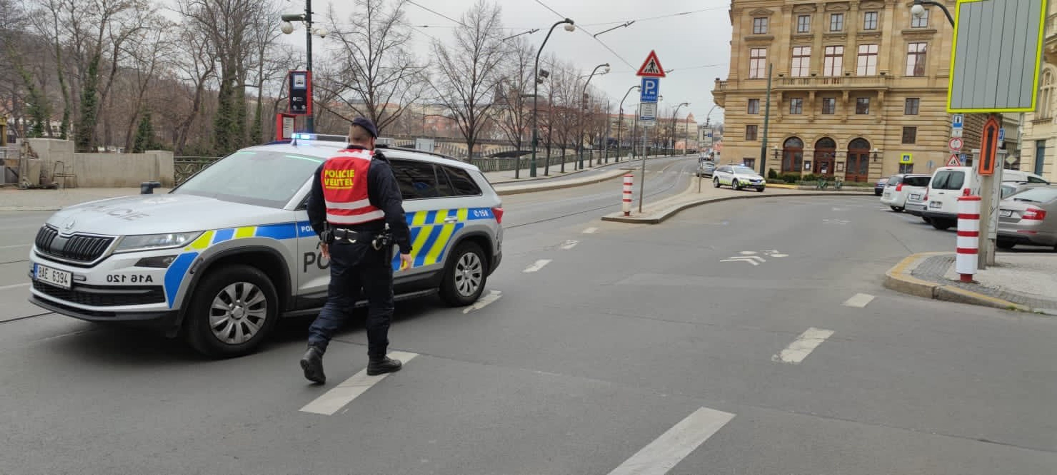 Policejní zásah - 1 - GALERIE: Nález ve Vltavě (3/8)