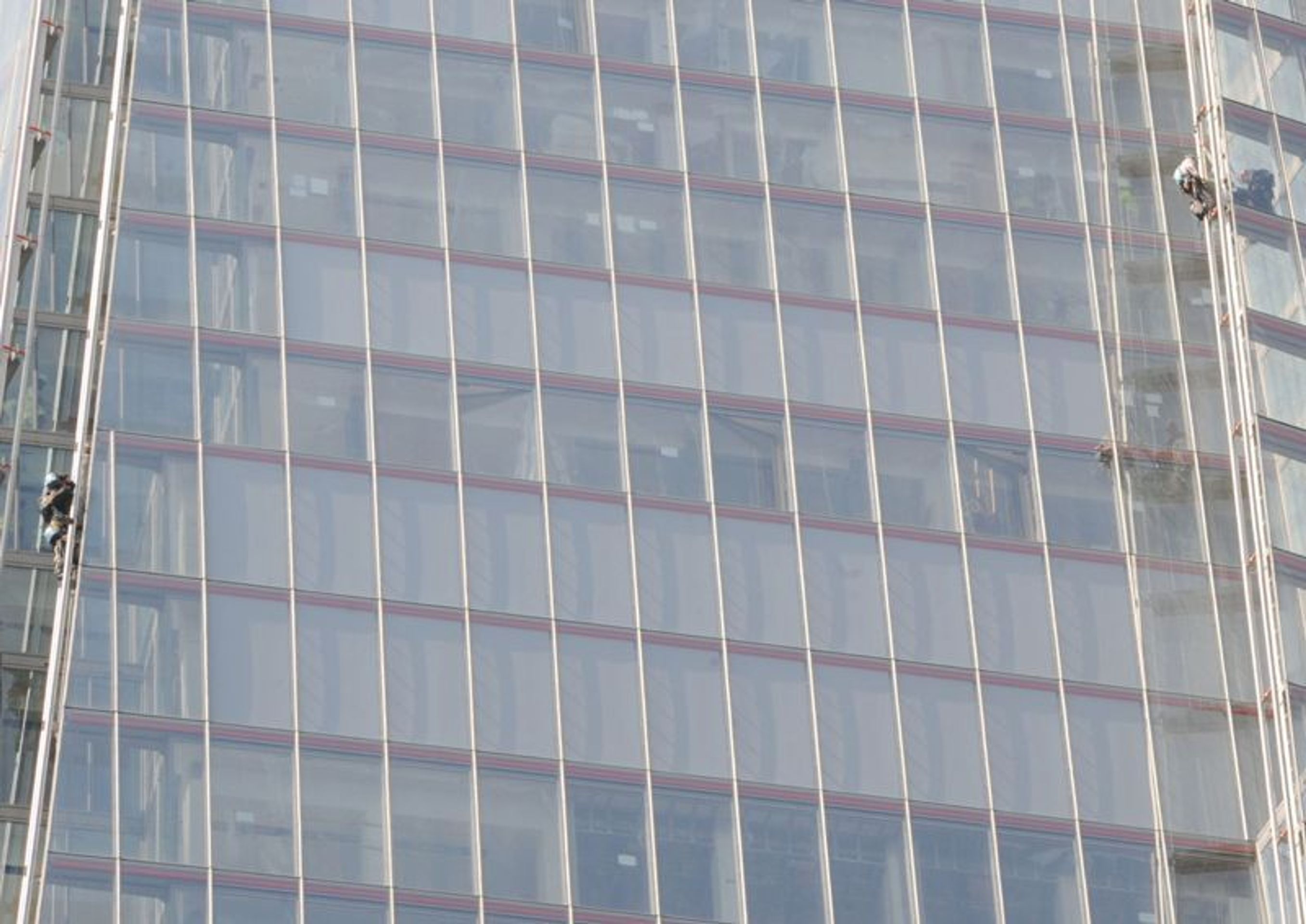 Aktivistky Greenpeace lezou na londýnský mrakodrap - 8 - GALERIE: Aktivistky lezou na londýnský mrakodrap (8/14)