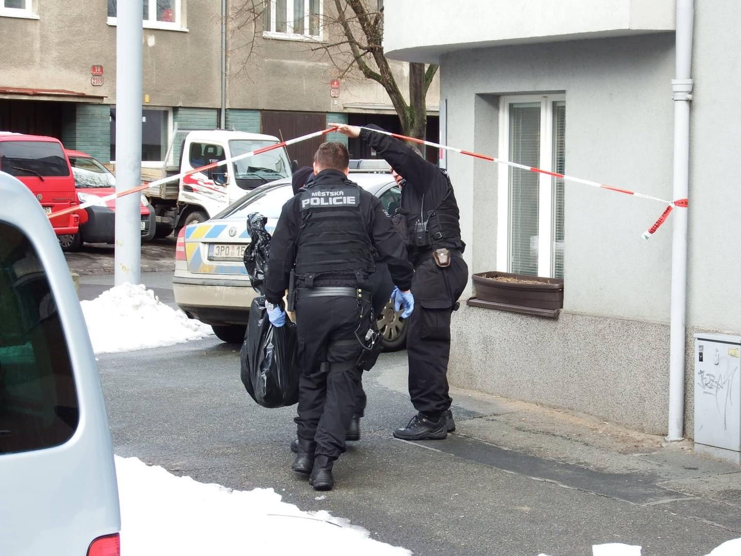 Policisté v Plzni našli dva mrtvé muže - 7 - GALERIE: Policisté v Plzni našli dvě mrtvá těla (3/9)