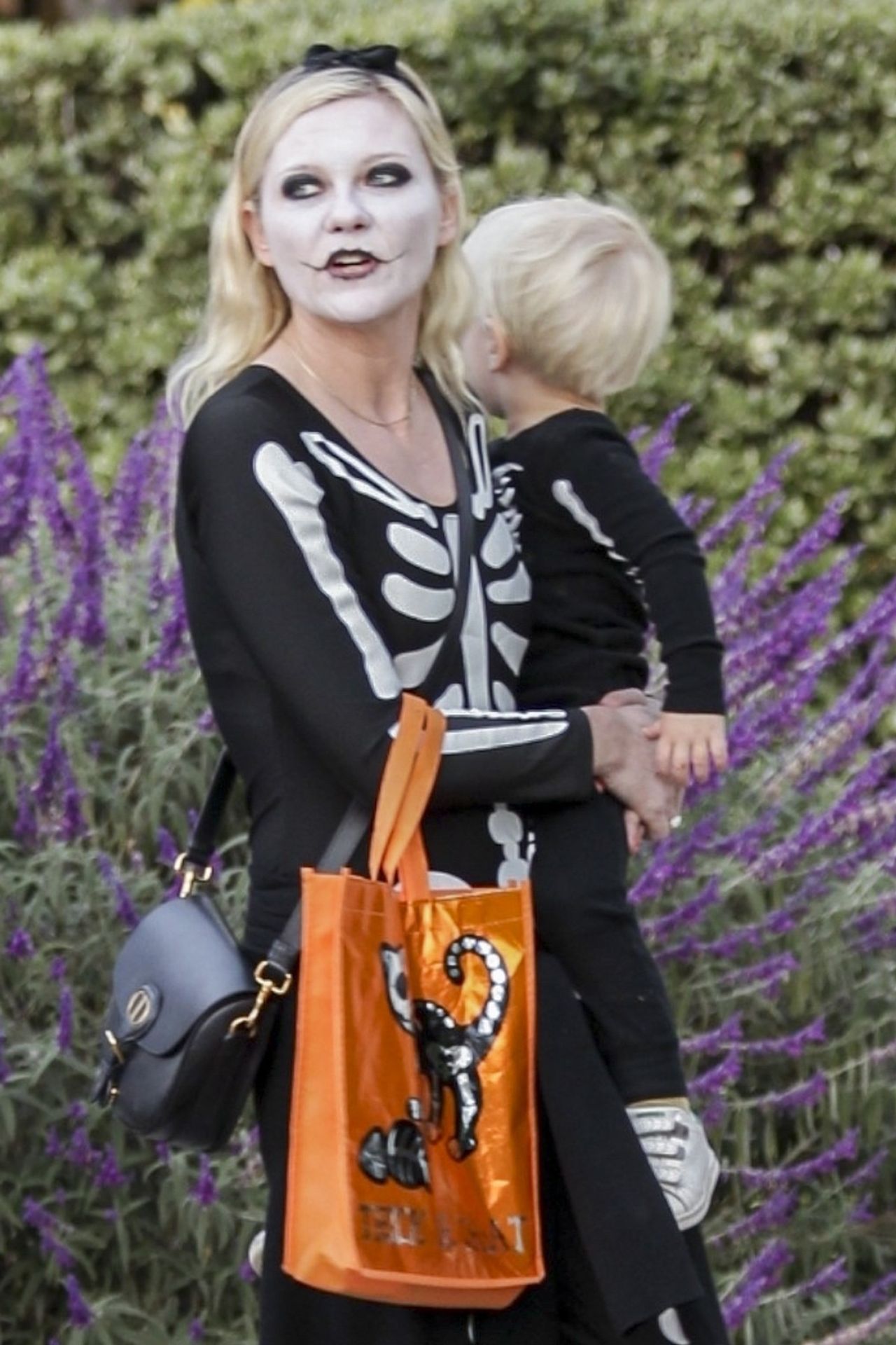 Herečka Kirsten Dunst - Celebrity oslavily Halloween (7/12)