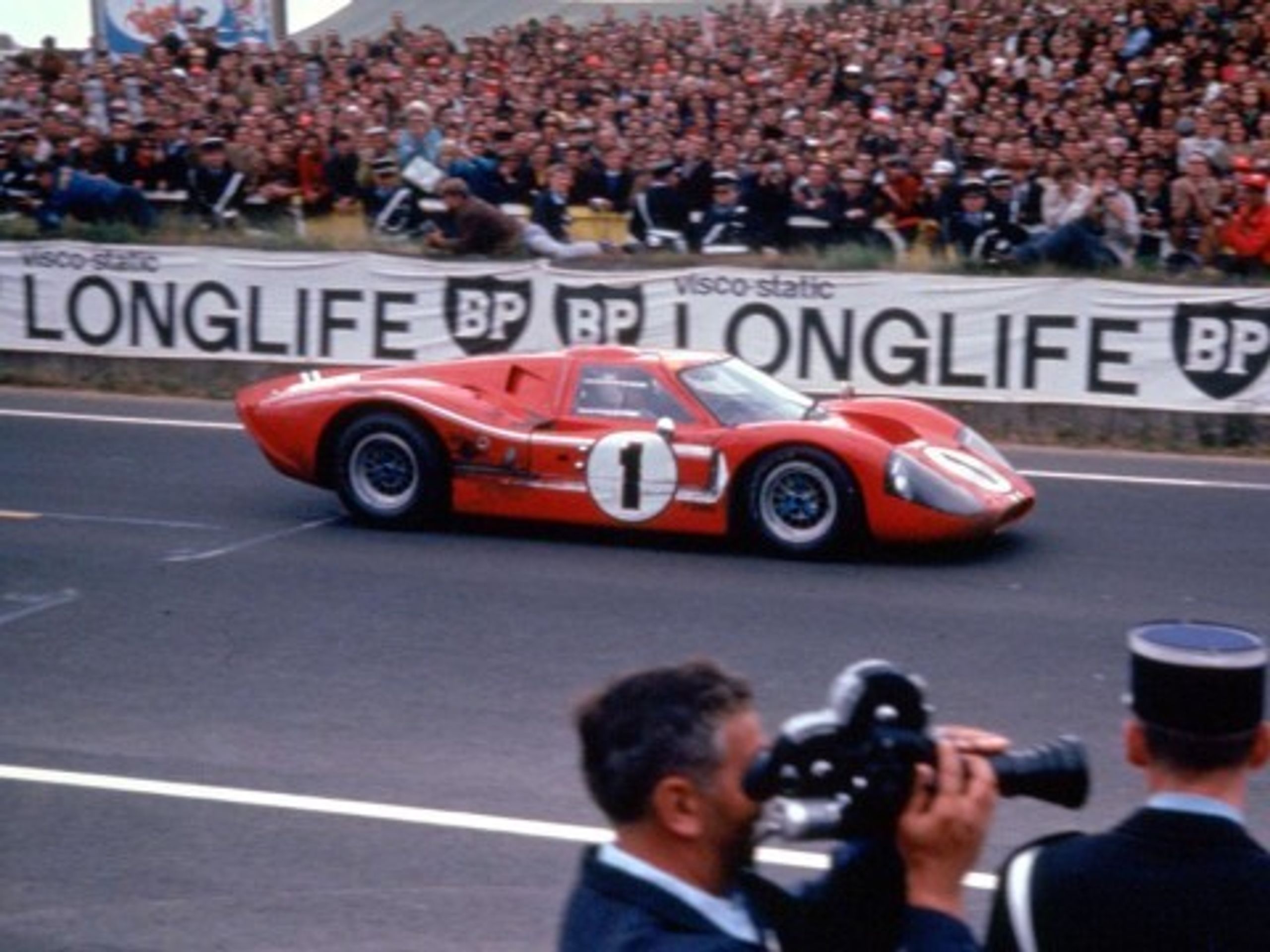 Ford - 12 - GALERIE: Ford GT slaví 50 let od vítězství v LeMans (11/11)