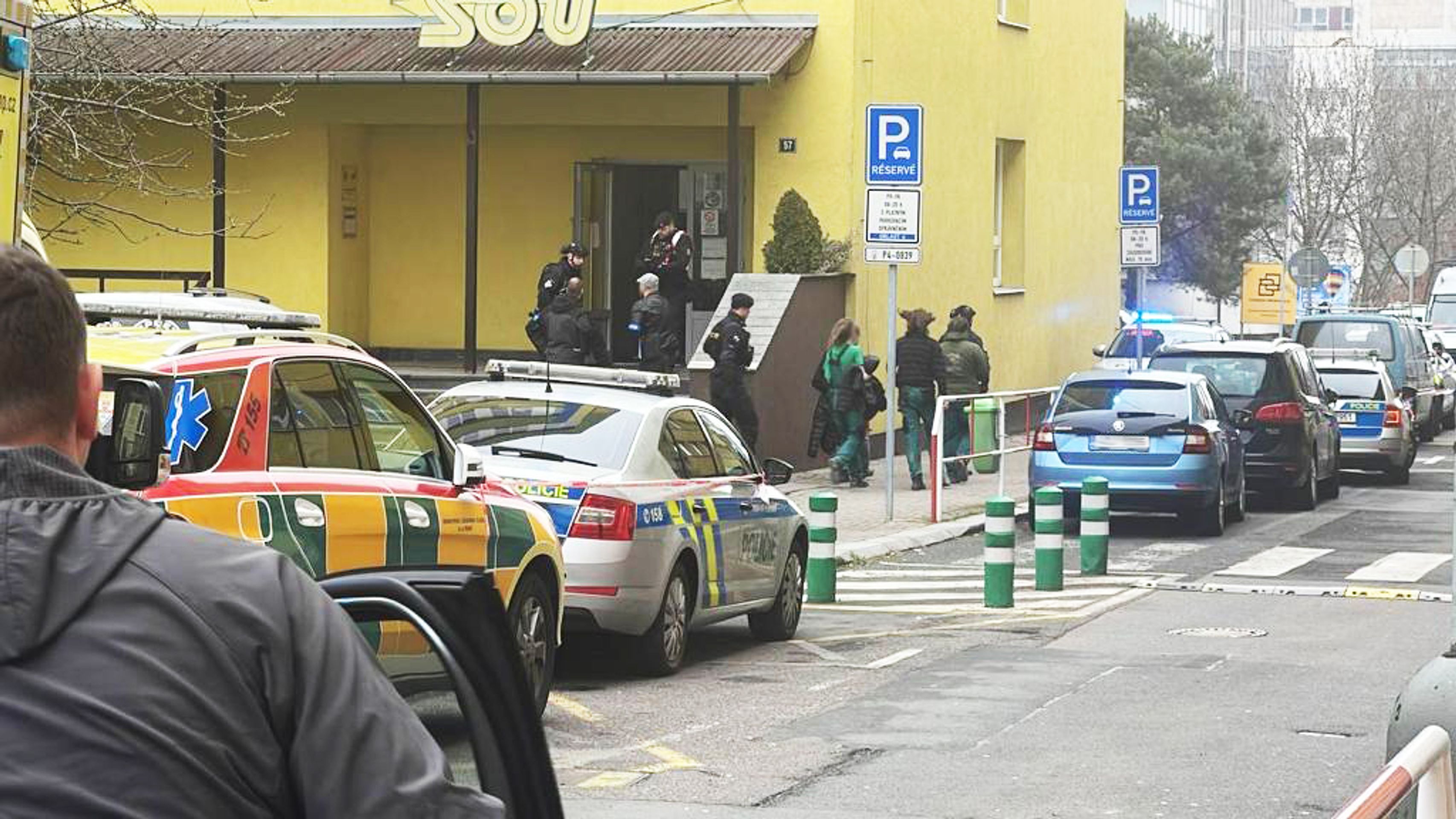 Útok na středním učilišti v Michli (2) - Útok mačetou na středním učilišti v Michli (13/15)