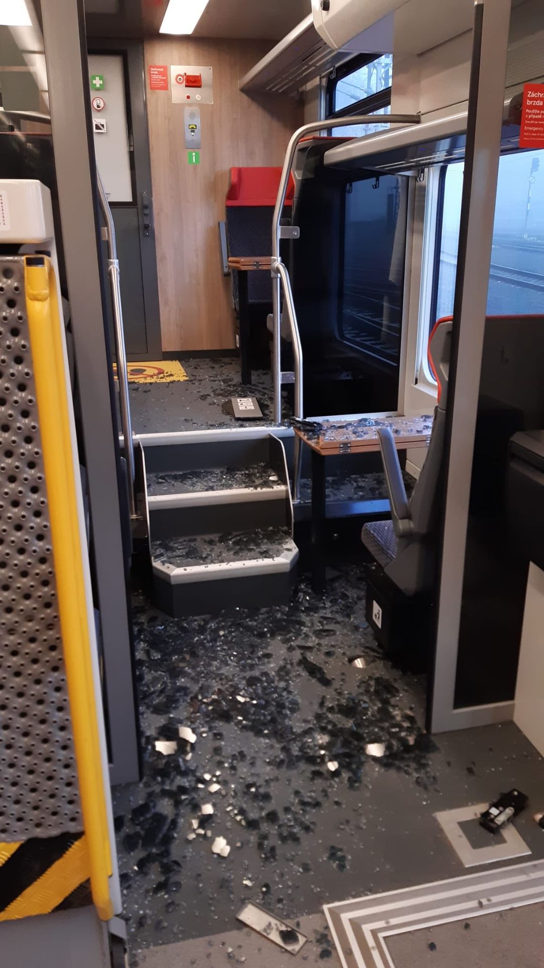 Výtržnictví ve vlaku - Výtržnictví ve vlaku (2/2)