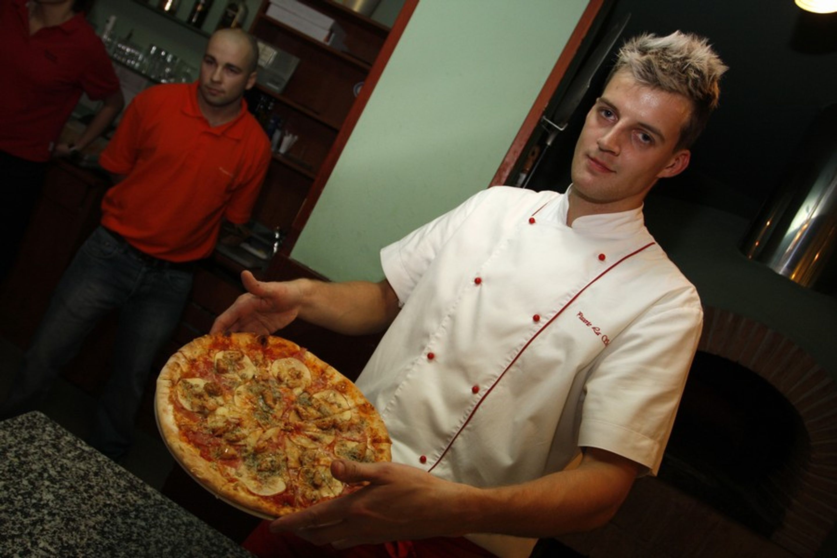 V Praze se dnes soutěžilo v přípravě italské pizzy-19 - GALERIE: Pizza (14/18)