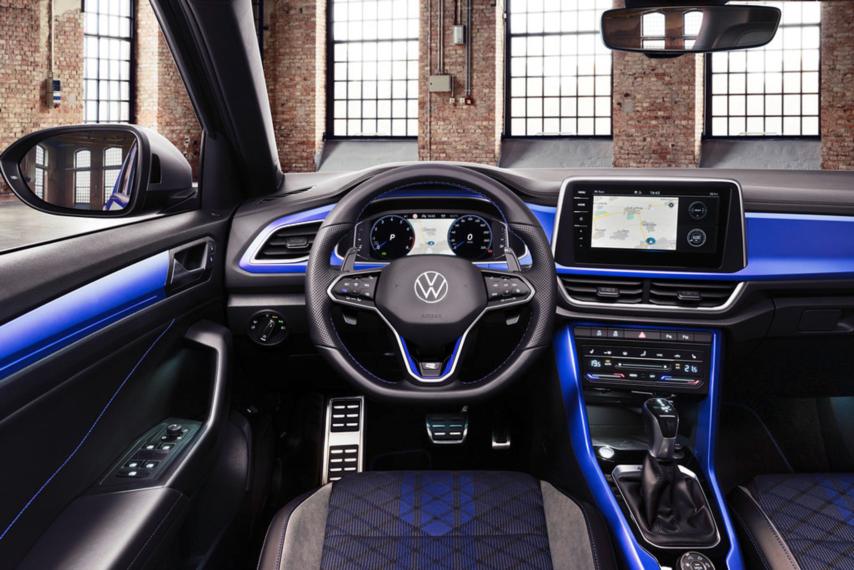 Modernizovaný Volkswagen T-Roc - Modernizovaný Volkswagen T-Roc vyjede ve sportovní verzi i jako kabriolet (7/18)