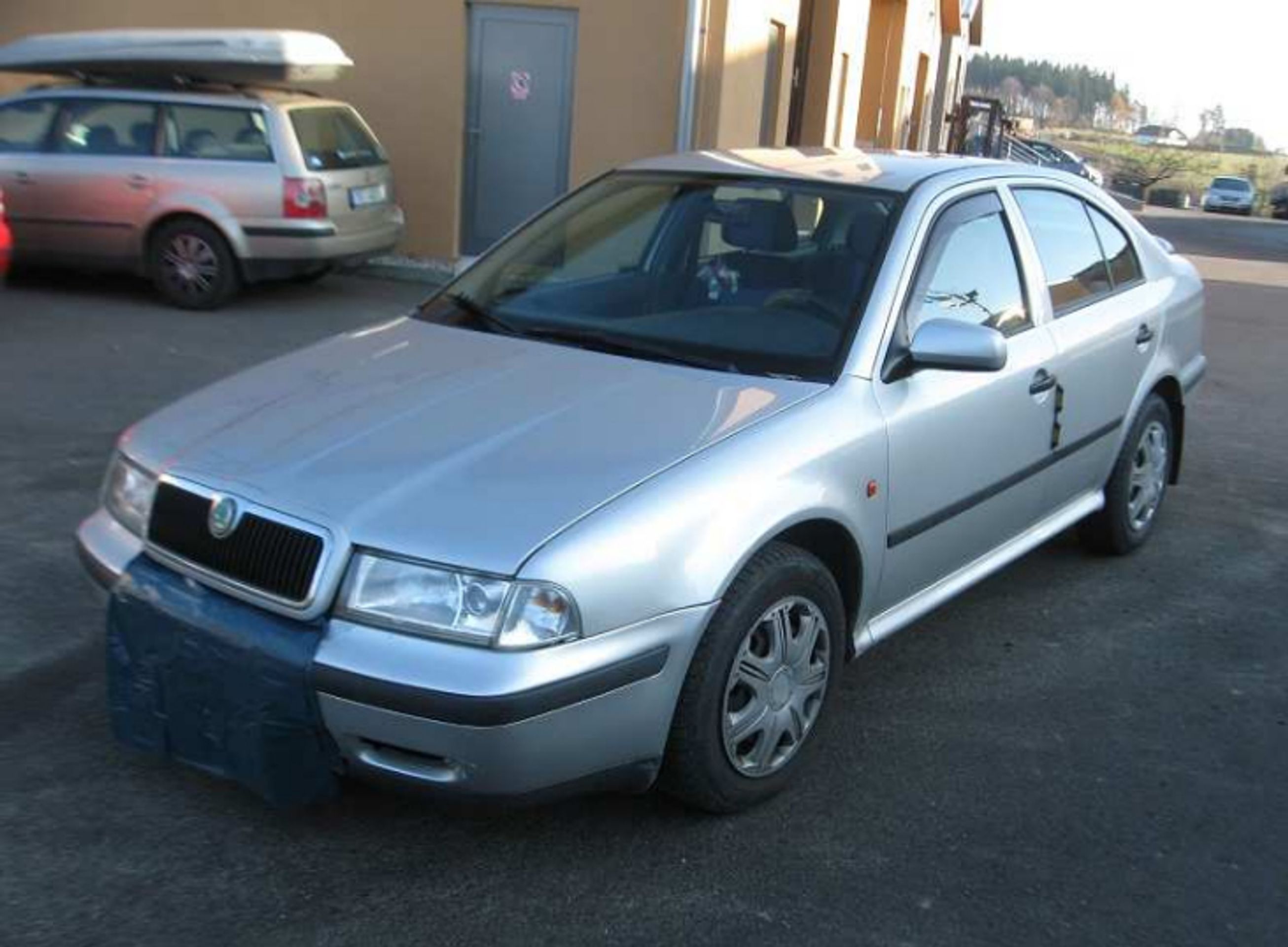 Dražba - Škoda Octavia (nafta i nafta BIO 48), Vyvolávací cena: 10.000,- - GALERIE: Dražba motorových vozidel (44/51)