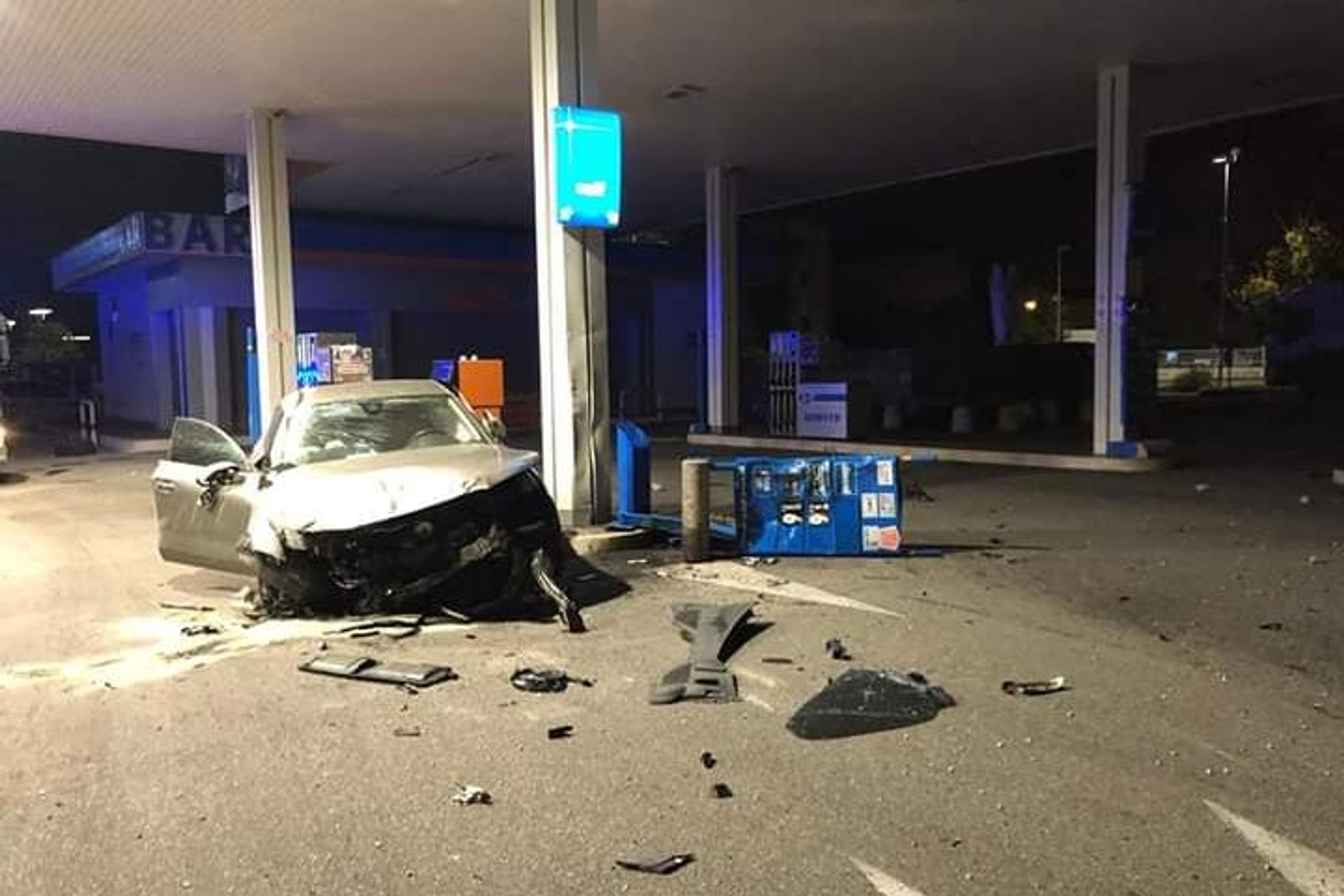 Aleš Matějů naboural auto - GALERIE: Fotbalista Aleš Matějů měl v Itálii autonehodu (2/6)