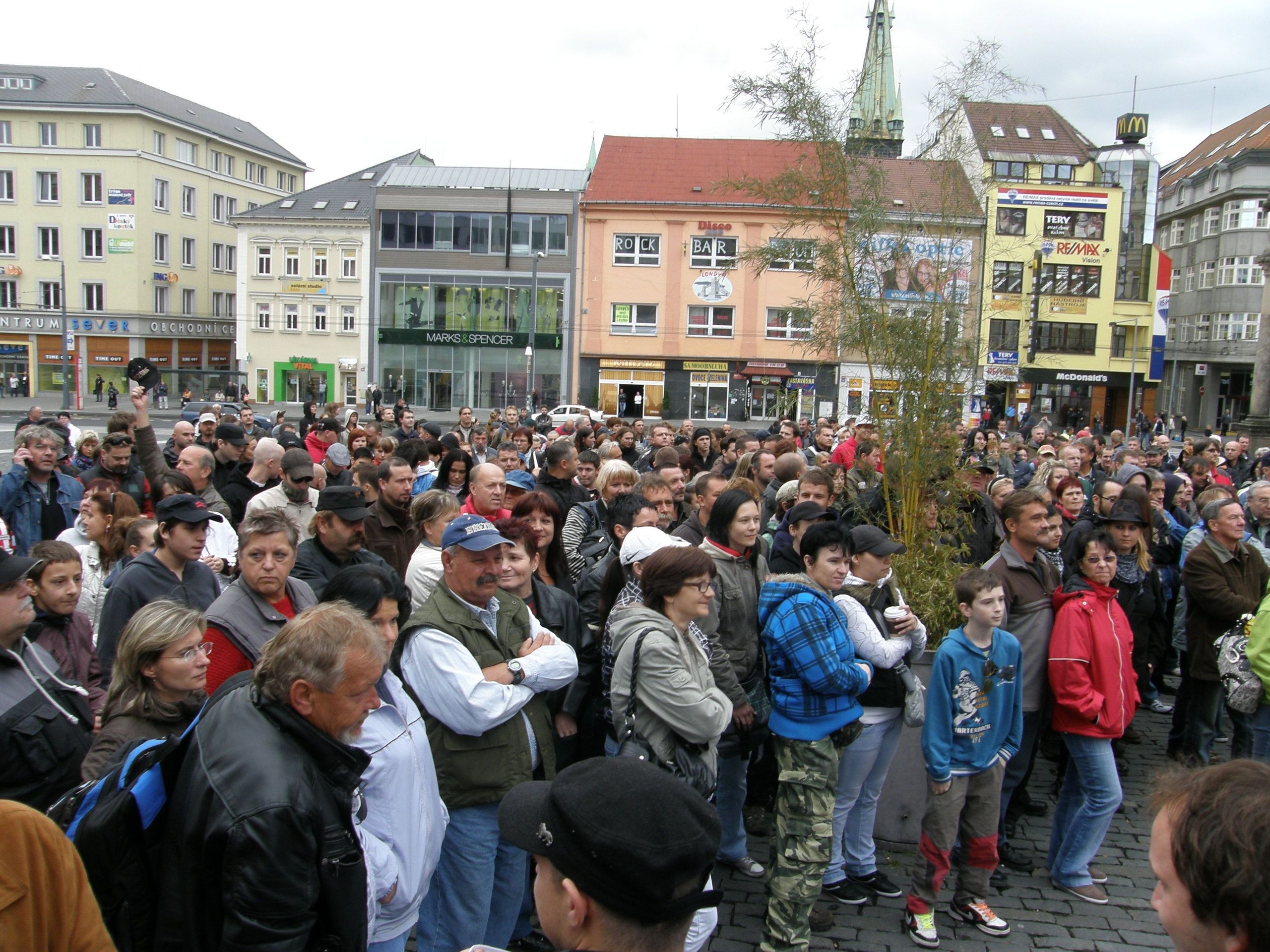 Demonstrace proti romské kriminalitě - 10 - GALERIE: Demonstrace proti romské kriminalitě (10/15)
