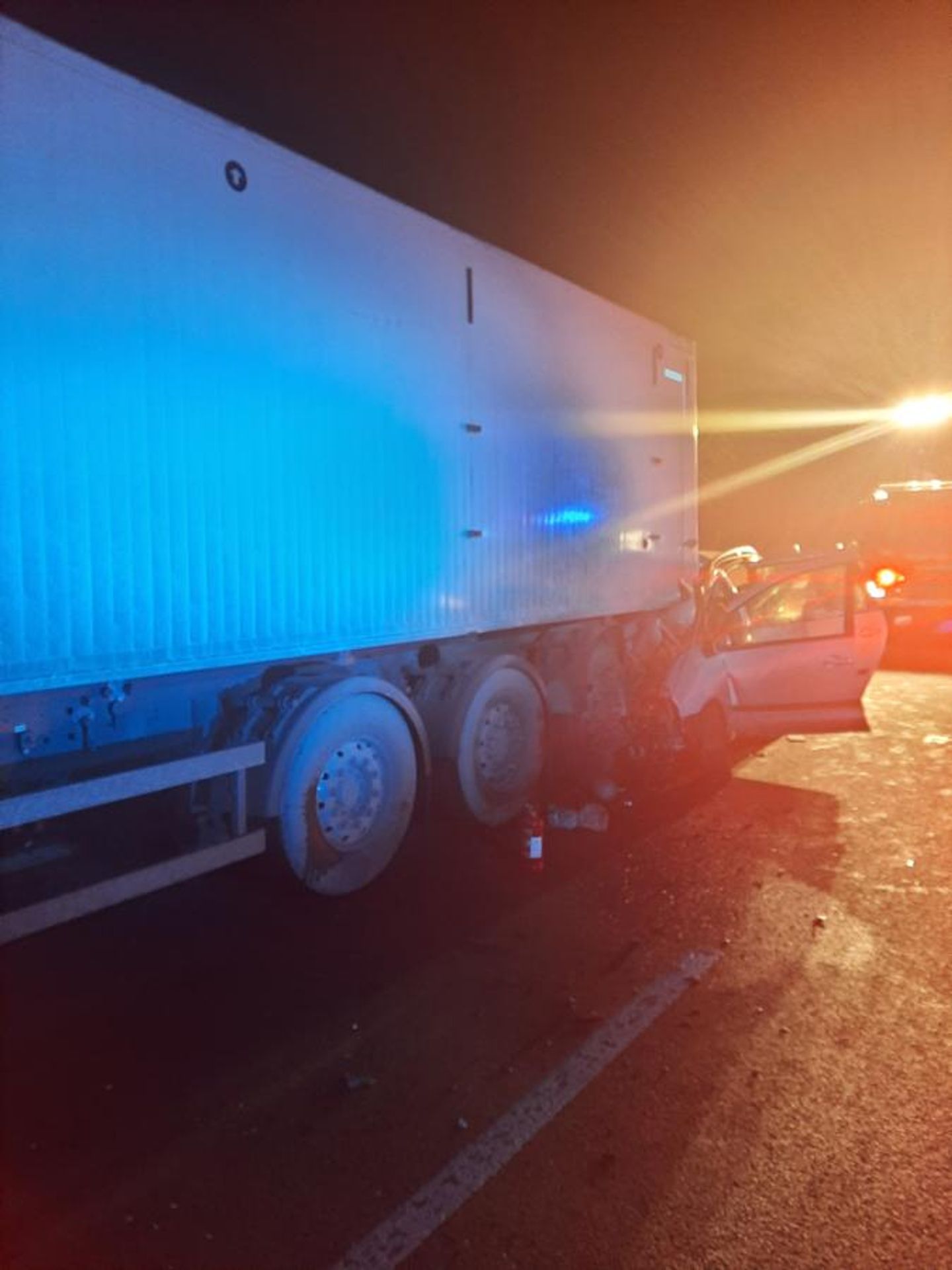 Tragická nehoda kamionu a osobního auta na D46 u Brodku u Prostějova (5) - Tragická nehoda kamionu a osobního auta na D46 (4/6)