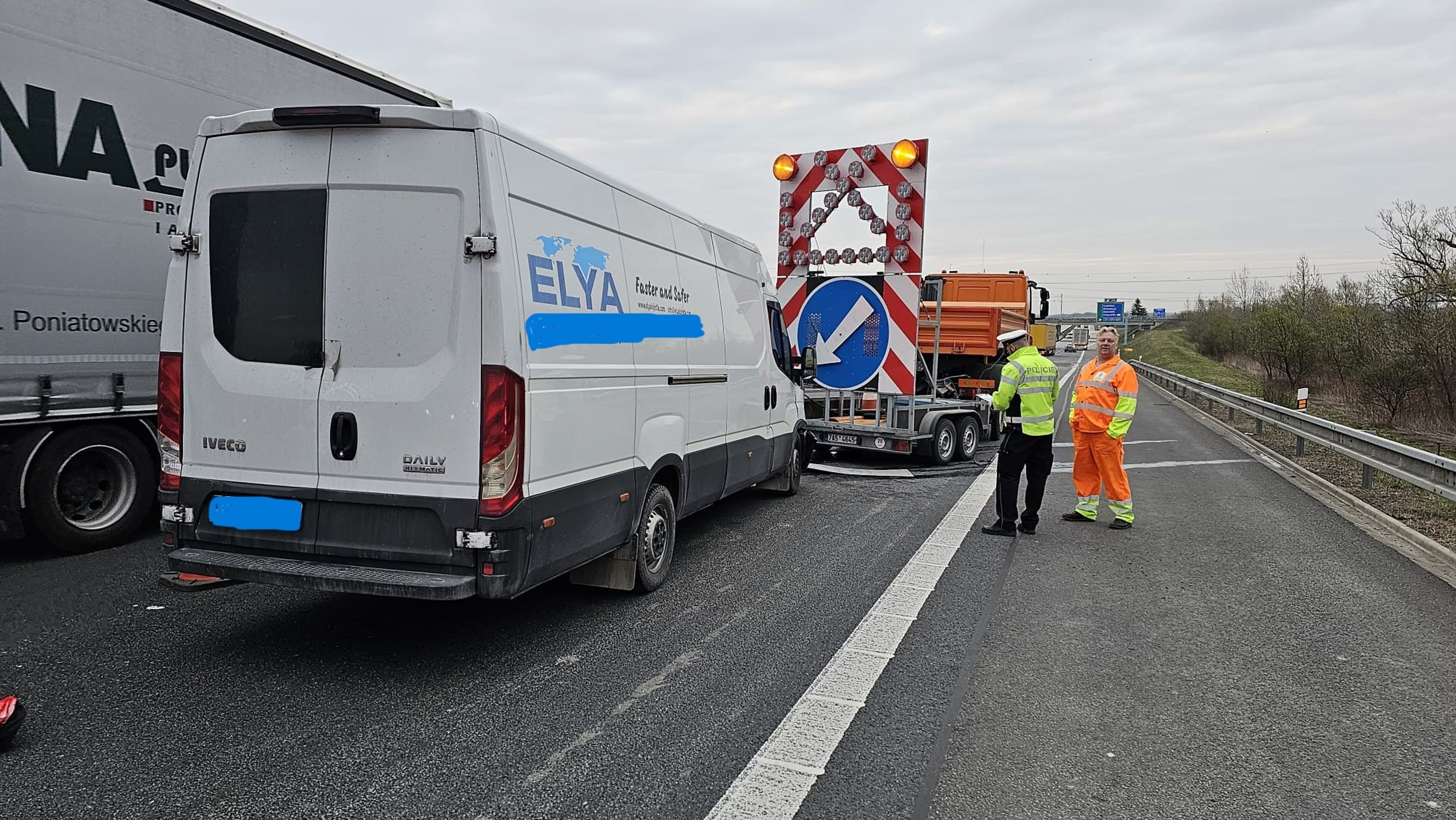 Dopravní nehoda na D1, km 369,9 směr Olomouc (1) - Dopravní nehody, které ohrozily životy pracovníků (9/12)