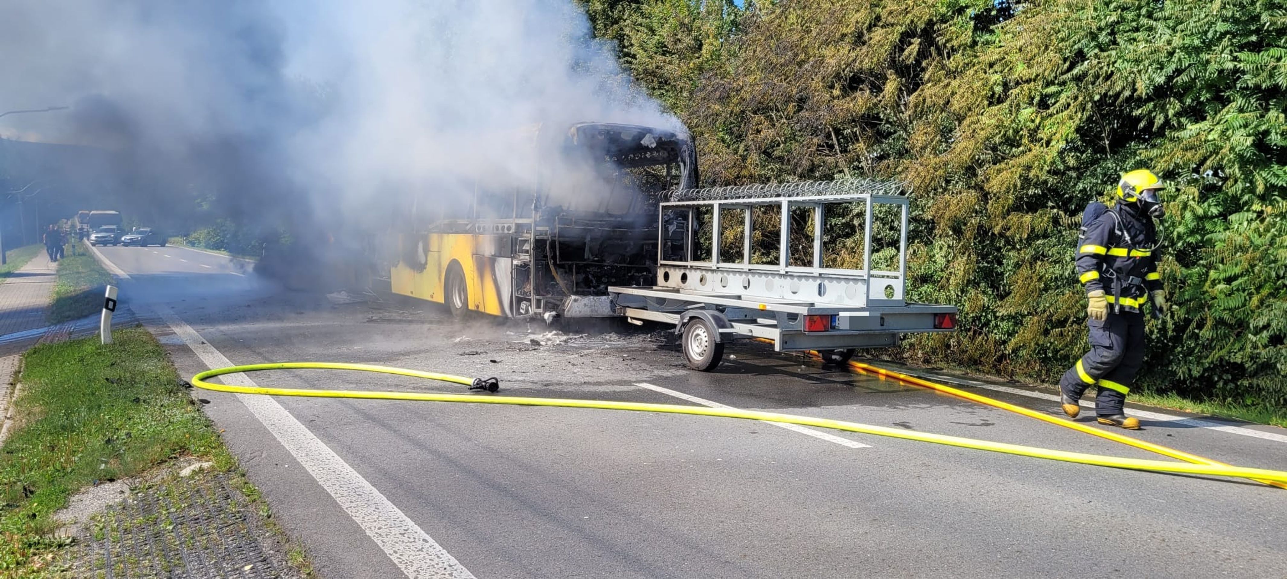 Požár autobusu v Ropici - Požár autobusu v Ropici (1/4)