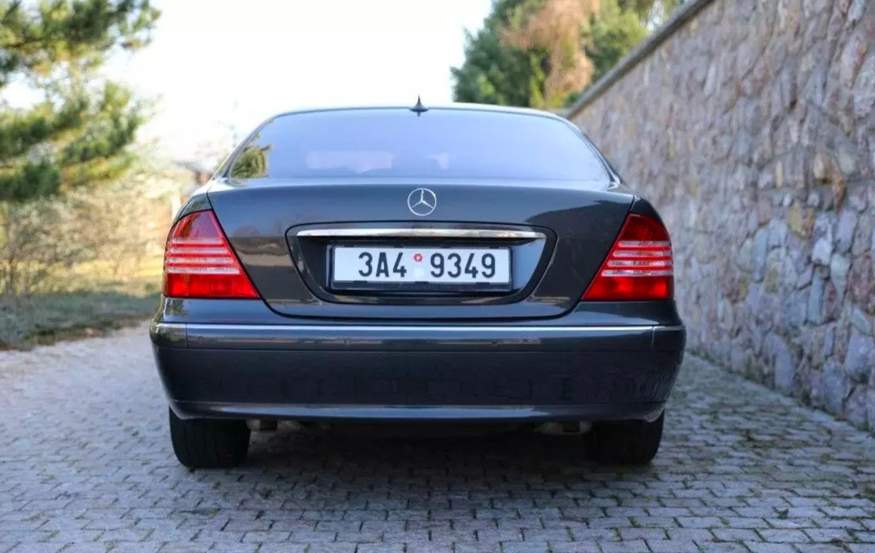 Mercedes-Benz S 500, který patřil Karlu Gottovi - 15 - Fotogalerie: Luxusní Mercedes patřil mezi oblíbená auta Karela Gotta (2/9)