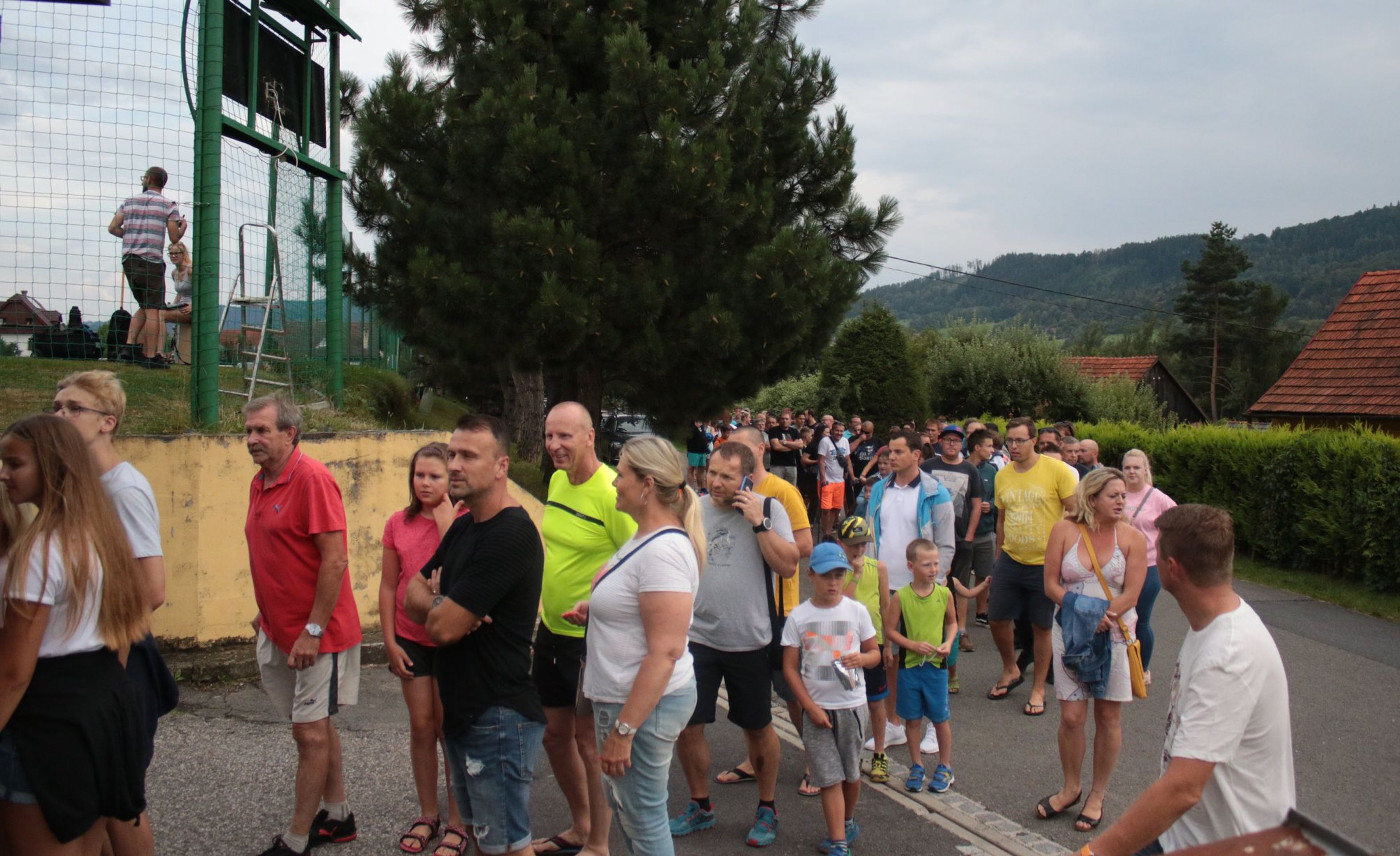 Fanoušci ve Viganticích - Milan Baroš nastoupil za rodné Vigantice (2/10)