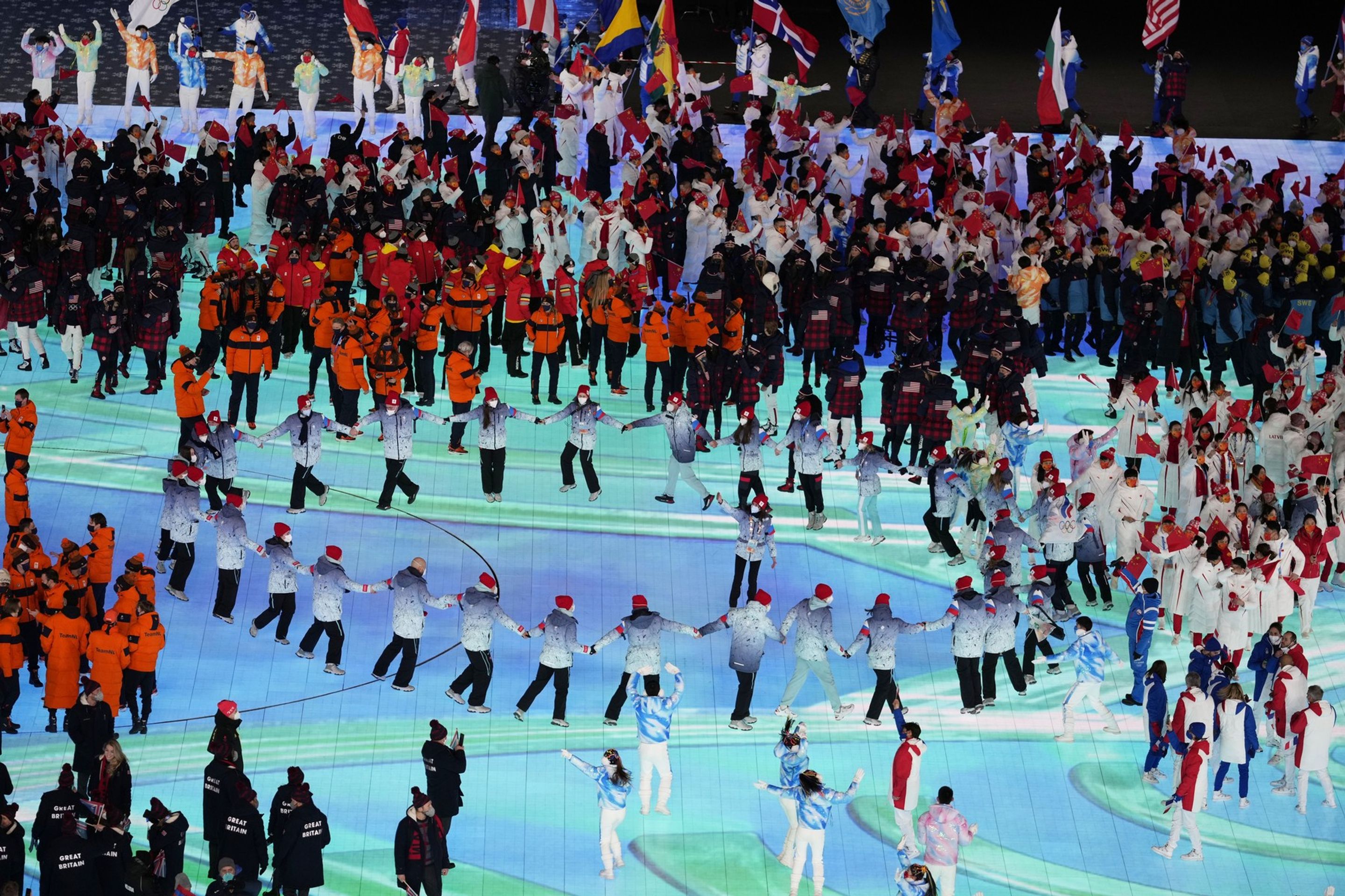 Radovánky sportovců při slavnostním zakončení ZOH v Pekingu. - Slavnostní zakončení ZOH v Pekingu (5/9)