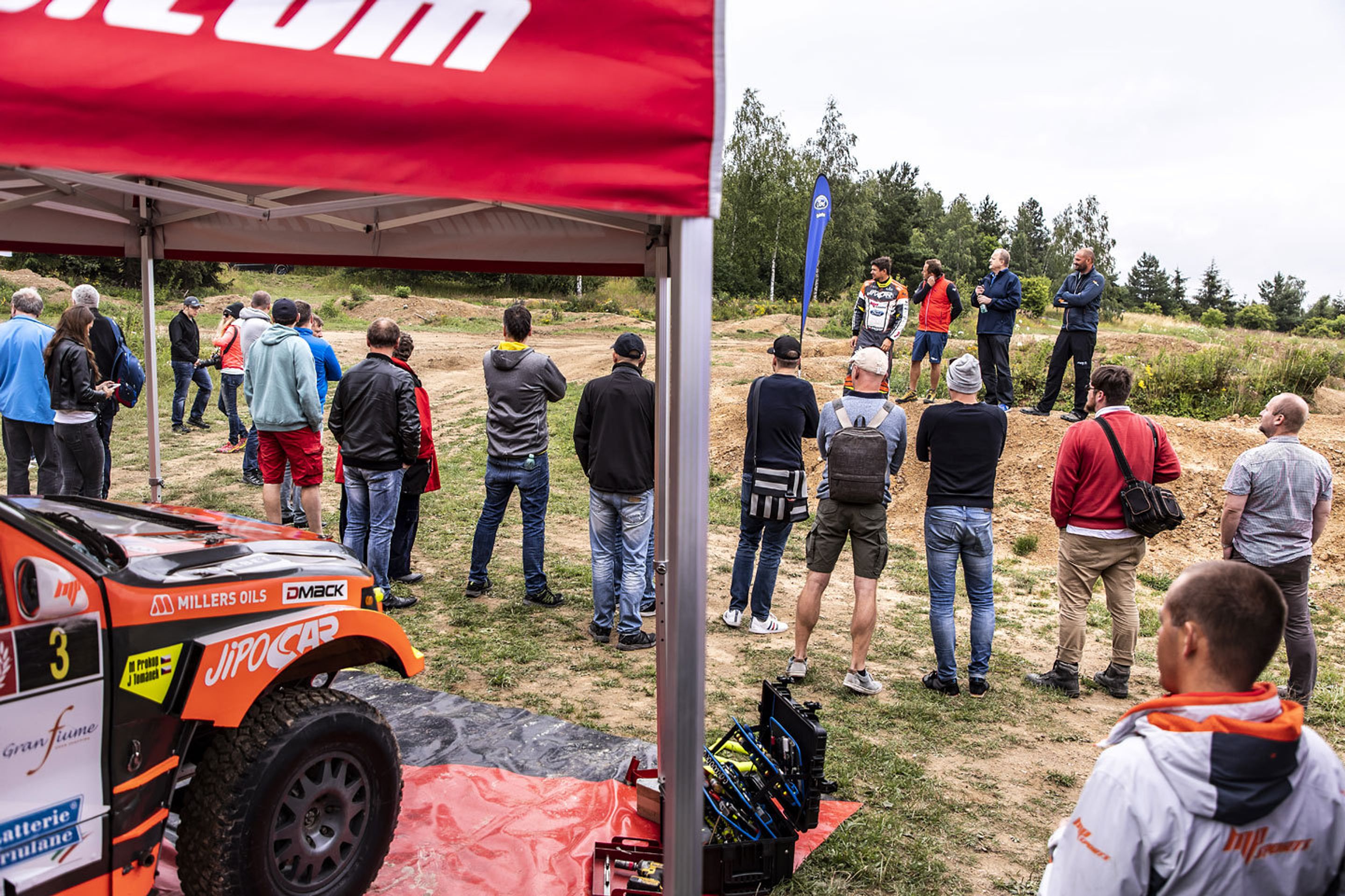 Martin Prokop a Ranger Raptor na tankodromu - 6 - GALERIE: Martin Prokop na tankodromu s Ranger Raptorem (11/16)
