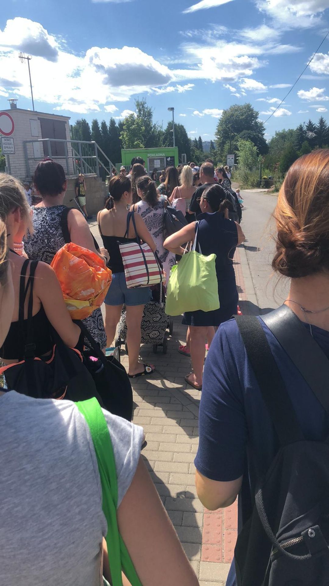 Fronta koupaliště Radotín - 2 - GALERIE: Koupaliště (7/8)