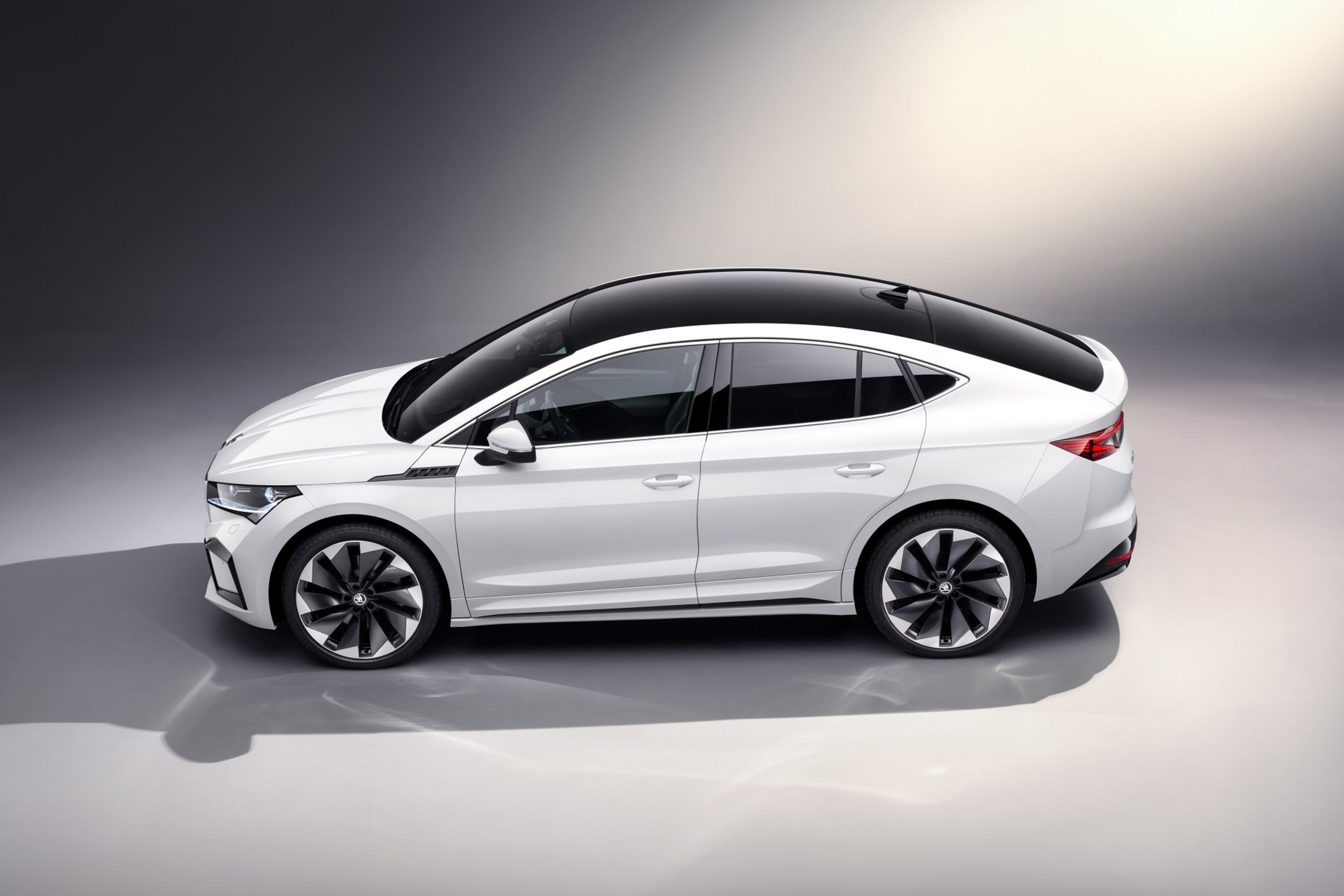 Škoda Enyaq Coupé iV - Enyaq Coupé iV se zkosenou zádí (15/15)
