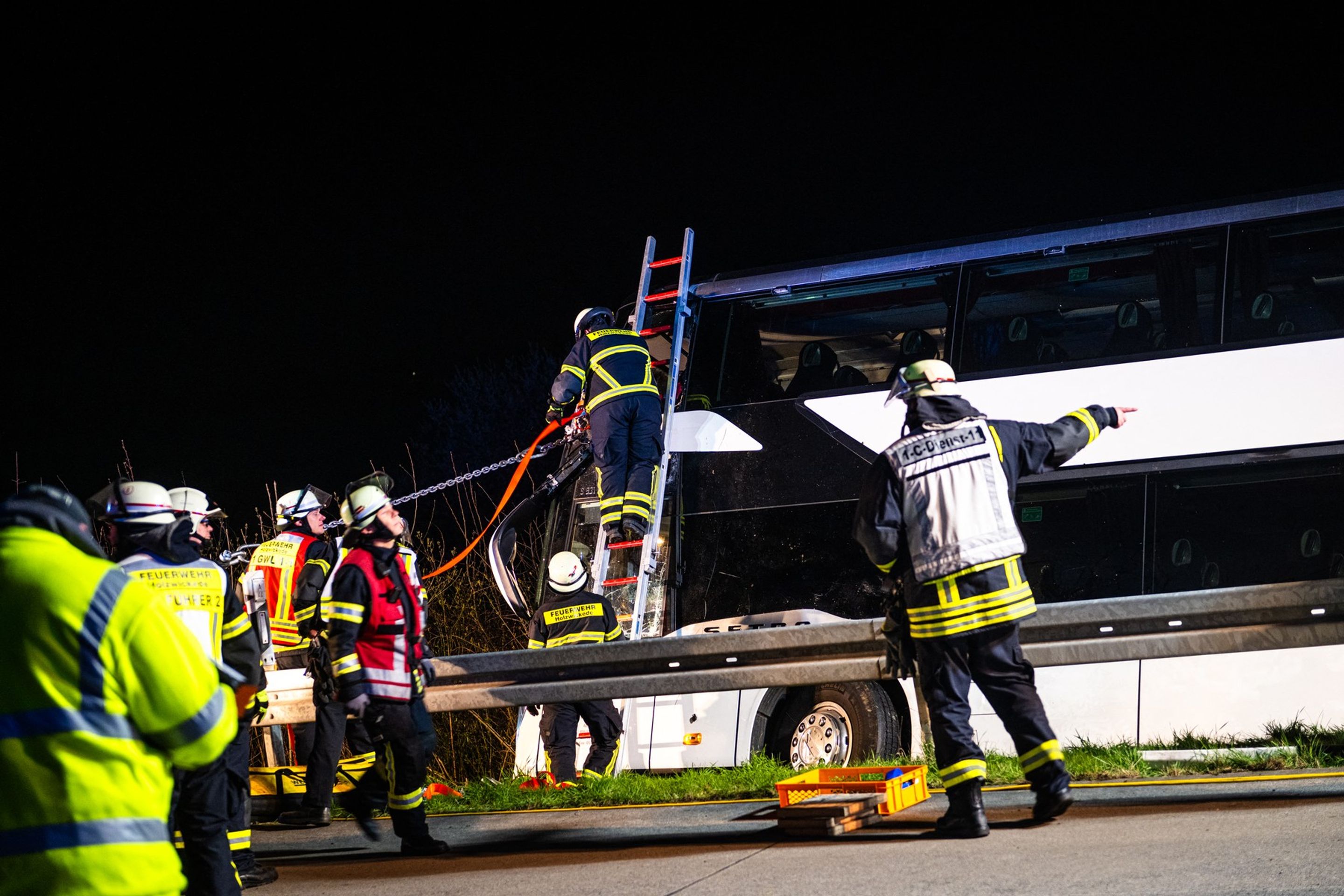 Nehoda autobusu v Německu - Vážná nehoda autobusu v Německu (2/5)