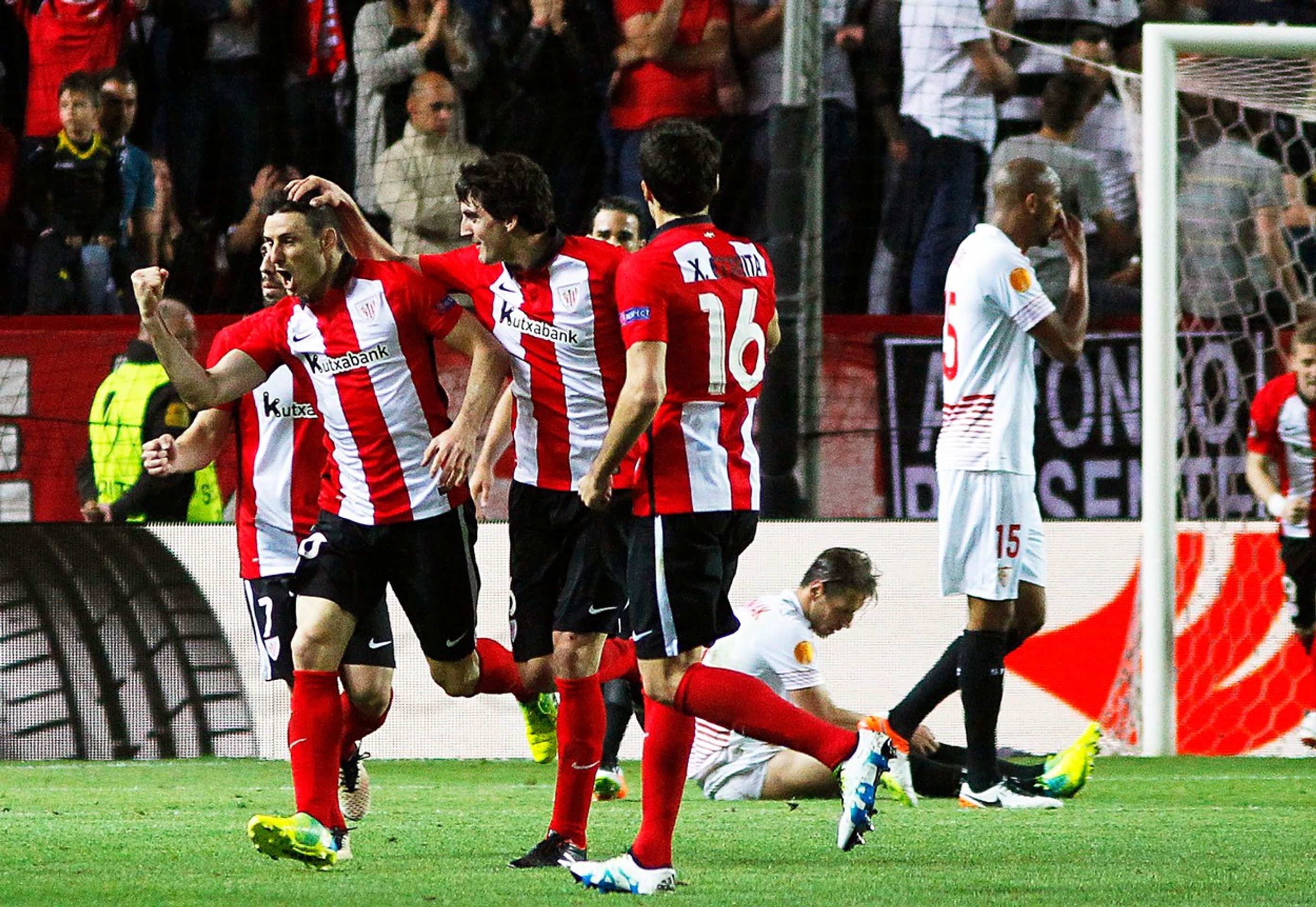 EL UEFA: Sevilla - Bilbao 2:2pen (Aduriz 0:1) - GALERIE: FC Sevilla - Athletic Bilbao 2:2 po penaltách (1/4)