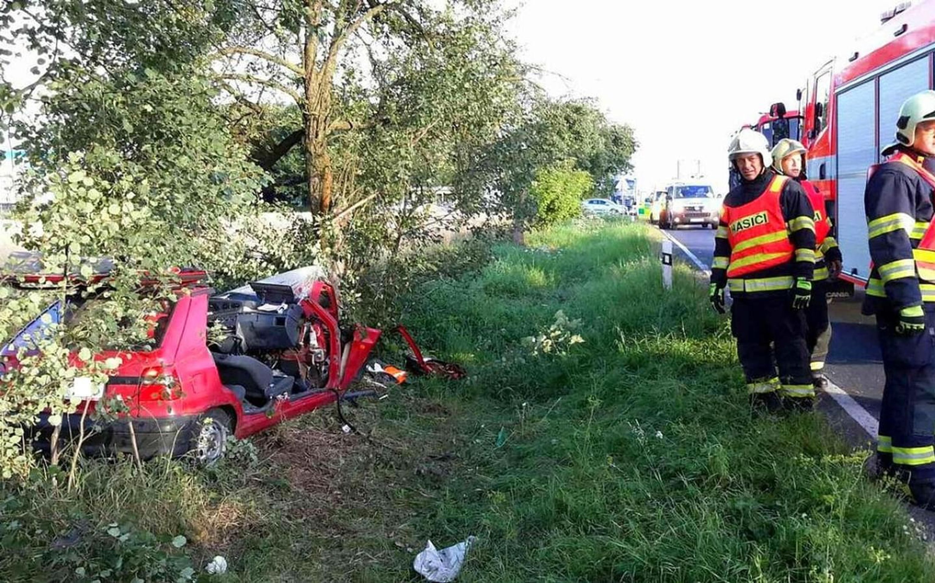 Vážná dopravní nehoda v Karlovarském kraji - 1 - GALERIE: Vážná dopravní nehoda v Karlovarském kraji (1/8)