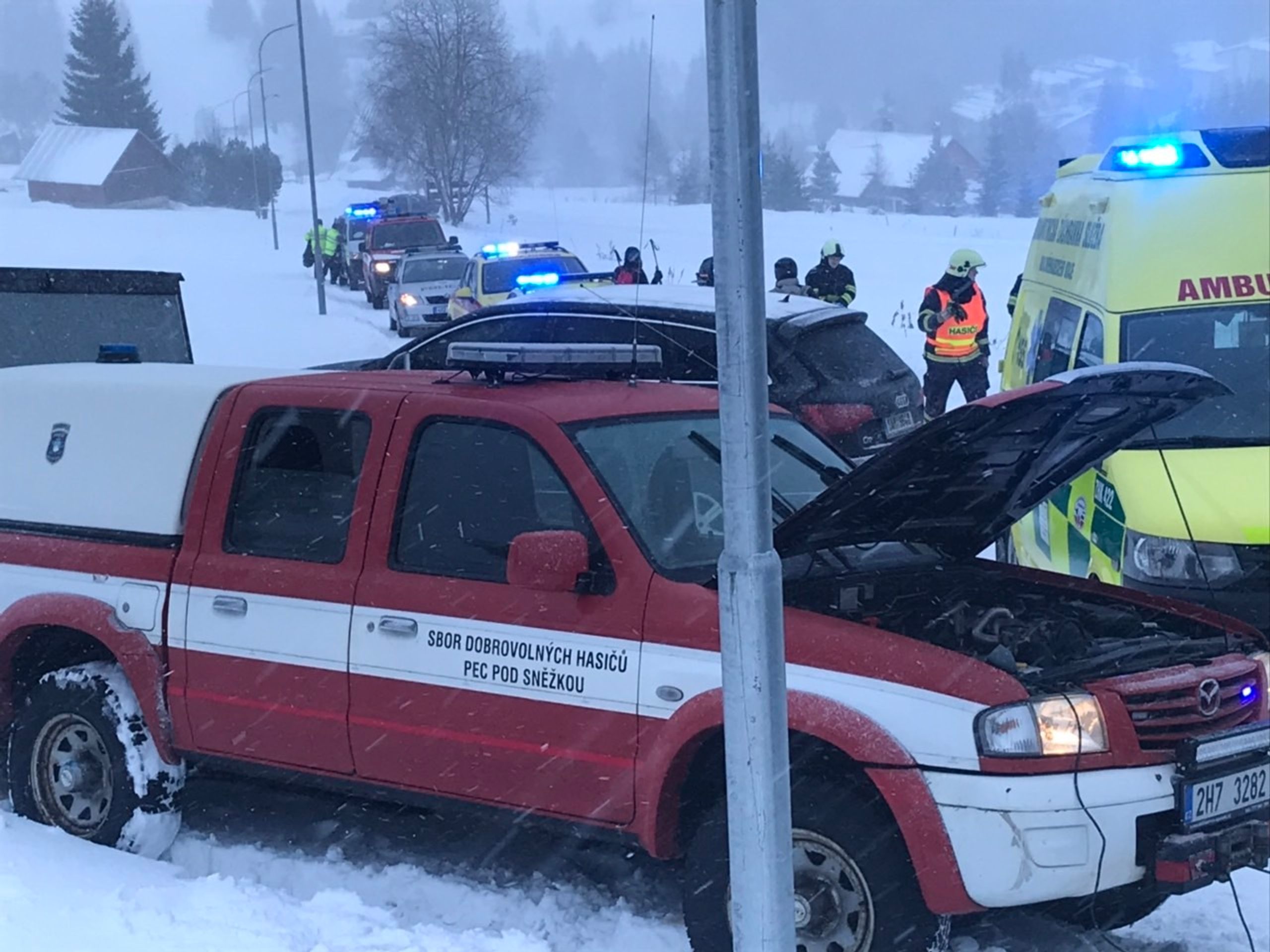Nehoda v Peci pod Sněžkou - 7 - GALERIE: Nehoda v Peci pod Sněžkou (12/12)