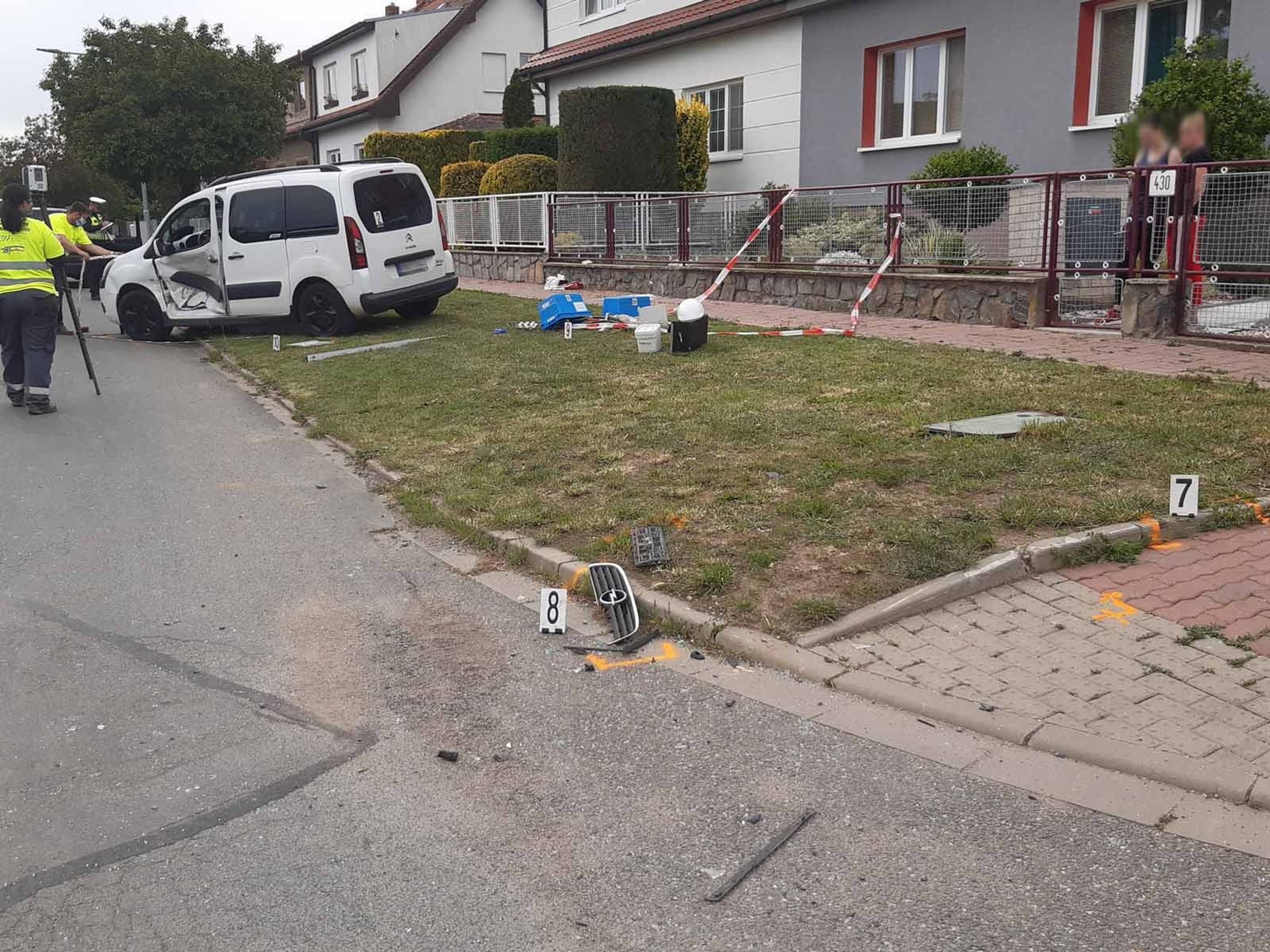 Srážka dvou aut v Sokolnicích na Brněnsku - 1 - GALERIE: Srážka dvou aut v Sokolnicích na Brněnsku (4/4)