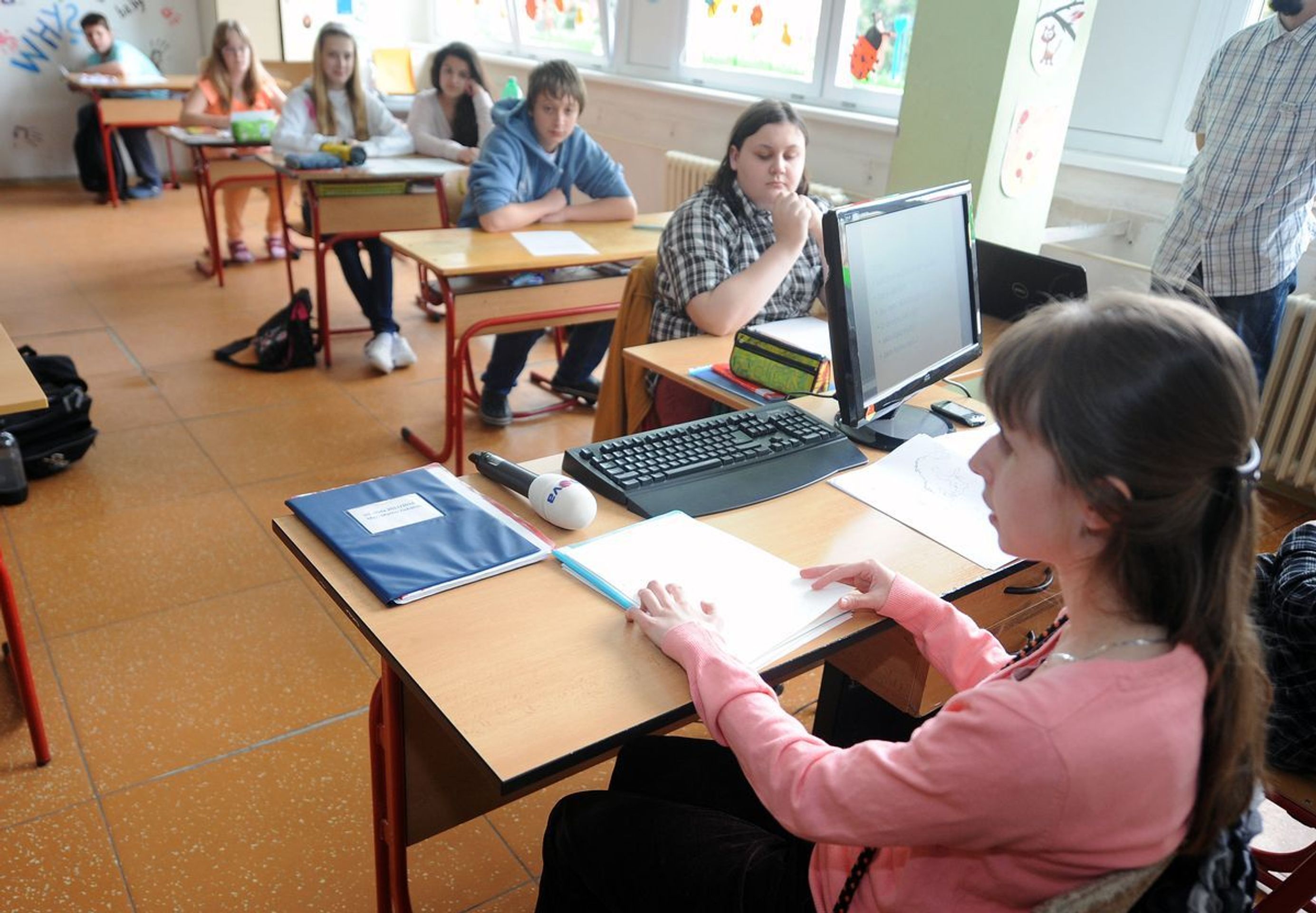 Nevidomá studentka pedagogiky vyučuje na základní škole - 6 - GALERIE: Nevidomá studentka pedagogiky vyučuje na základní škole v Liberci (3/8)