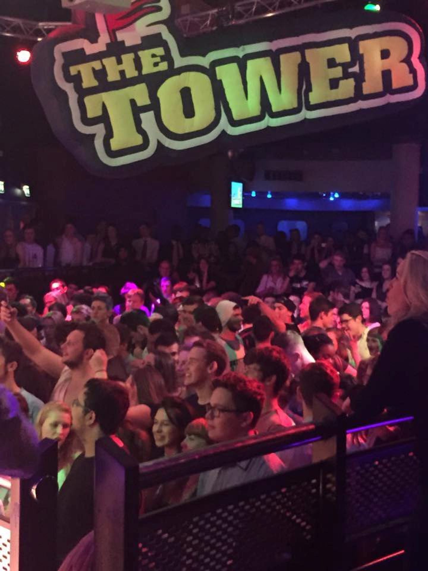 Studentská party se zvrhla - 2 - GALERIE: Studentská party se zvrhla (3/4)