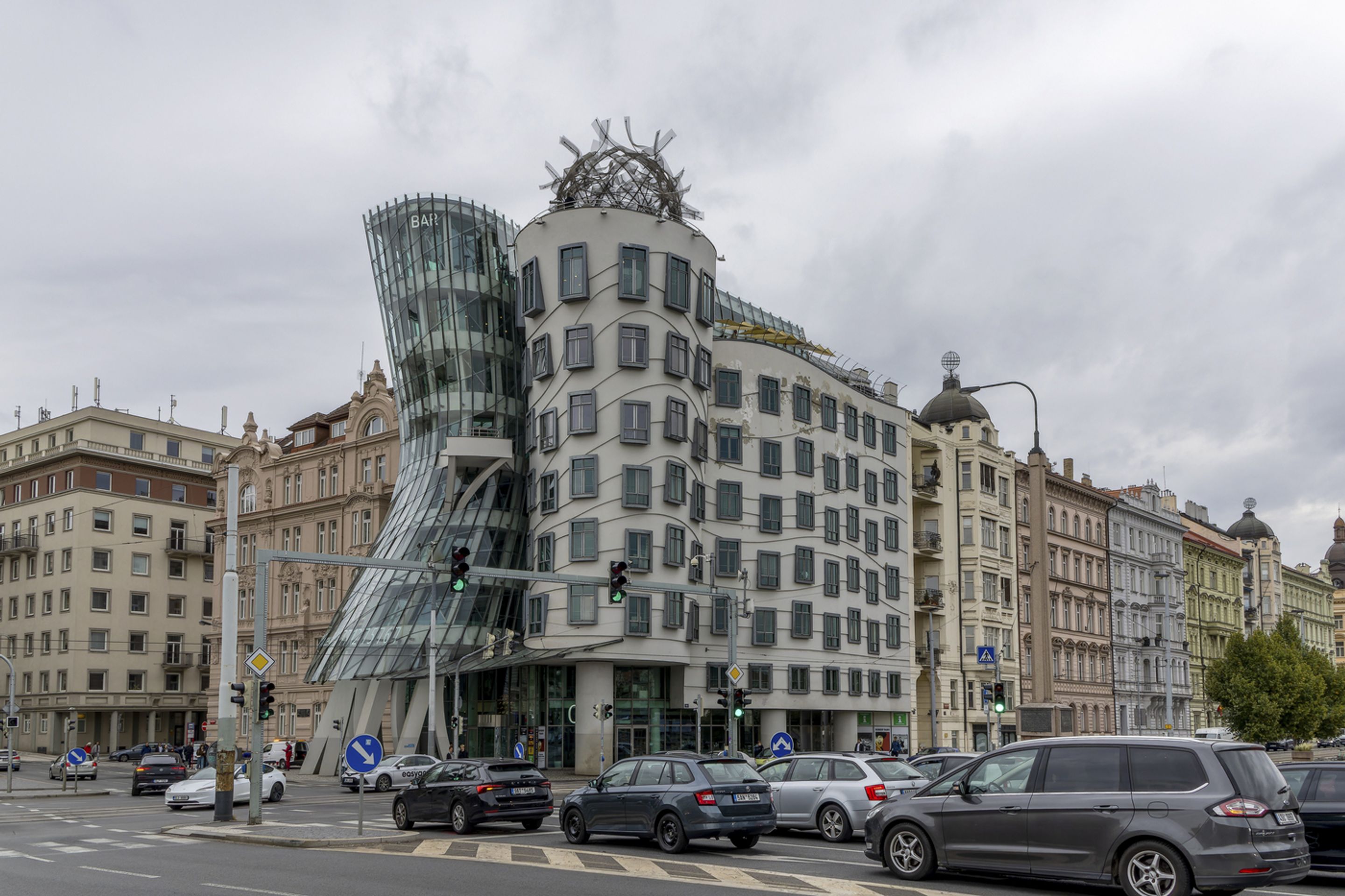 Tančící dům v Praze - Stavby Franka Gehryho (1/4)
