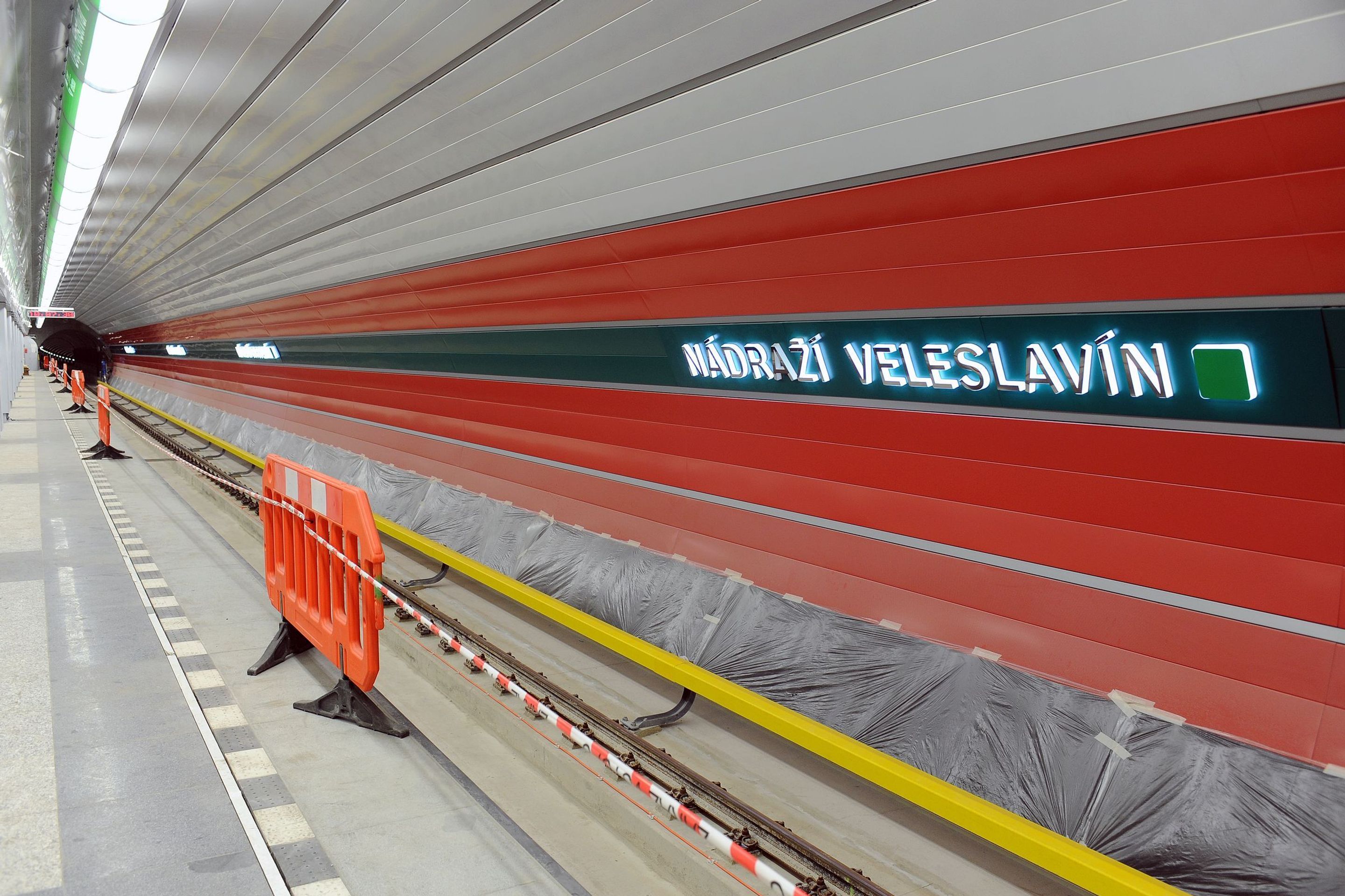 Stanice metra A Nádraží Veleslavín - 10 - GALERIE: Stanice metra A Nádraží Veleslavín (10/13)