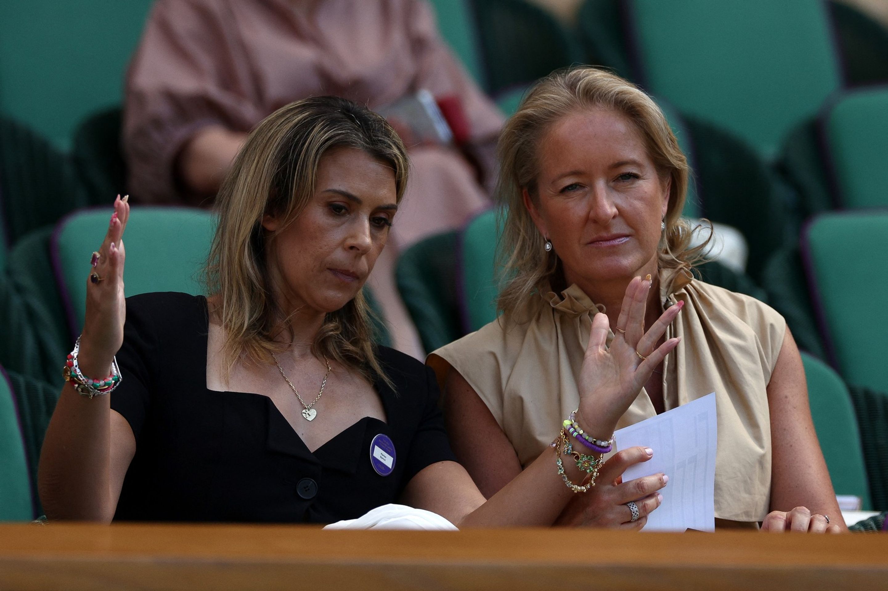 Francouzská profesionální tenistka Marion Bartoliová (vlevo) - Celebrity na finále Wimbledonu (3/8)