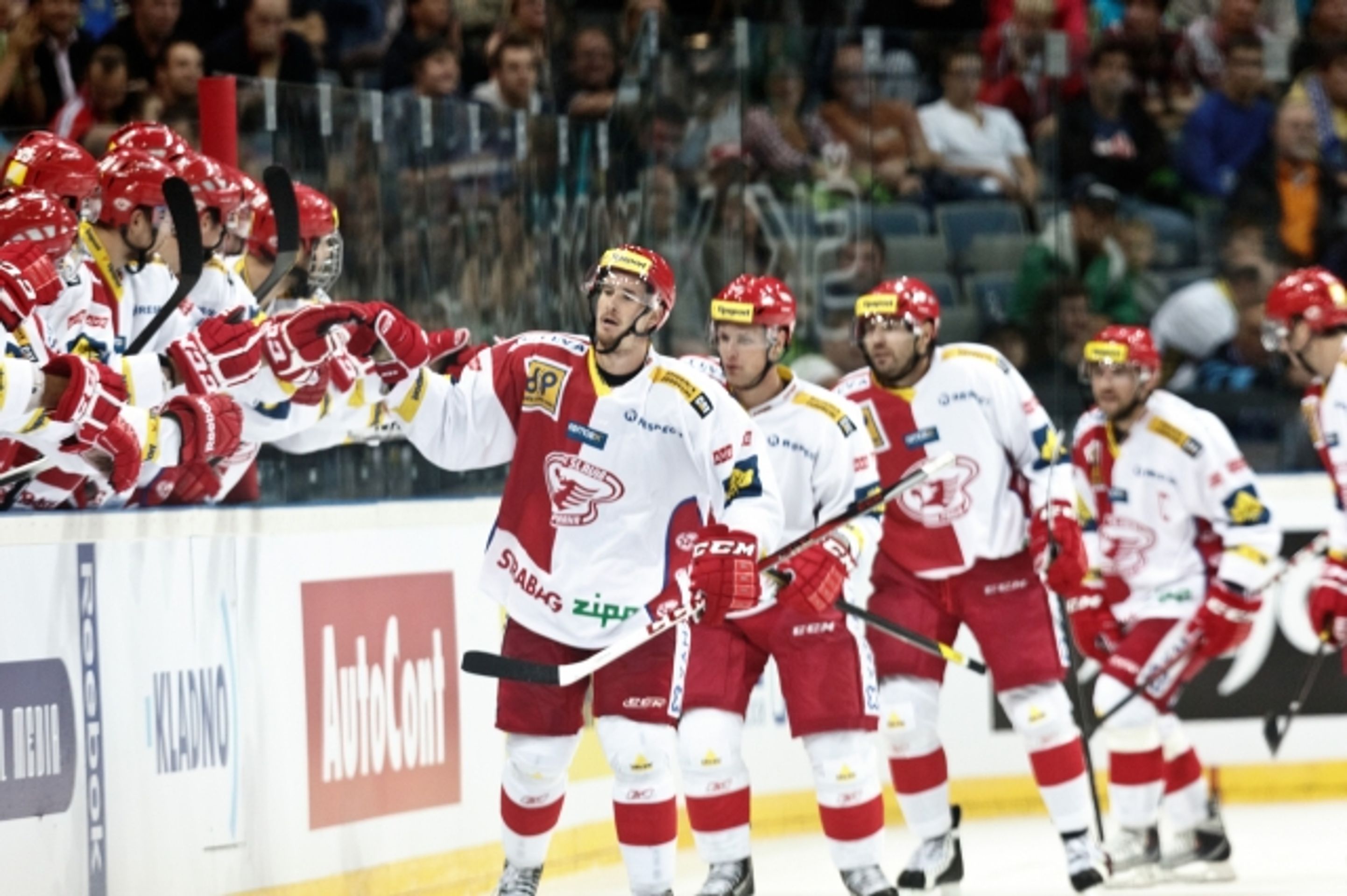 Slavia se raduje, Červenkova lajna míří na střídačku - GALERIE: Jágr, Plekanec, Červenka...Přehlídka hvězd z NHL (2/14)