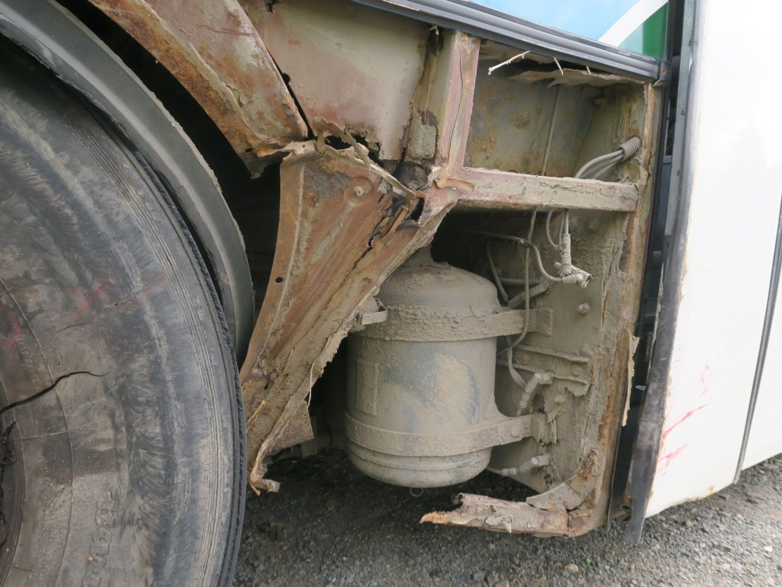 Mladík boural v odcizeném autobusu - 6 - GALERIE: Mladík boural v odcizeném autobusu (4/9)