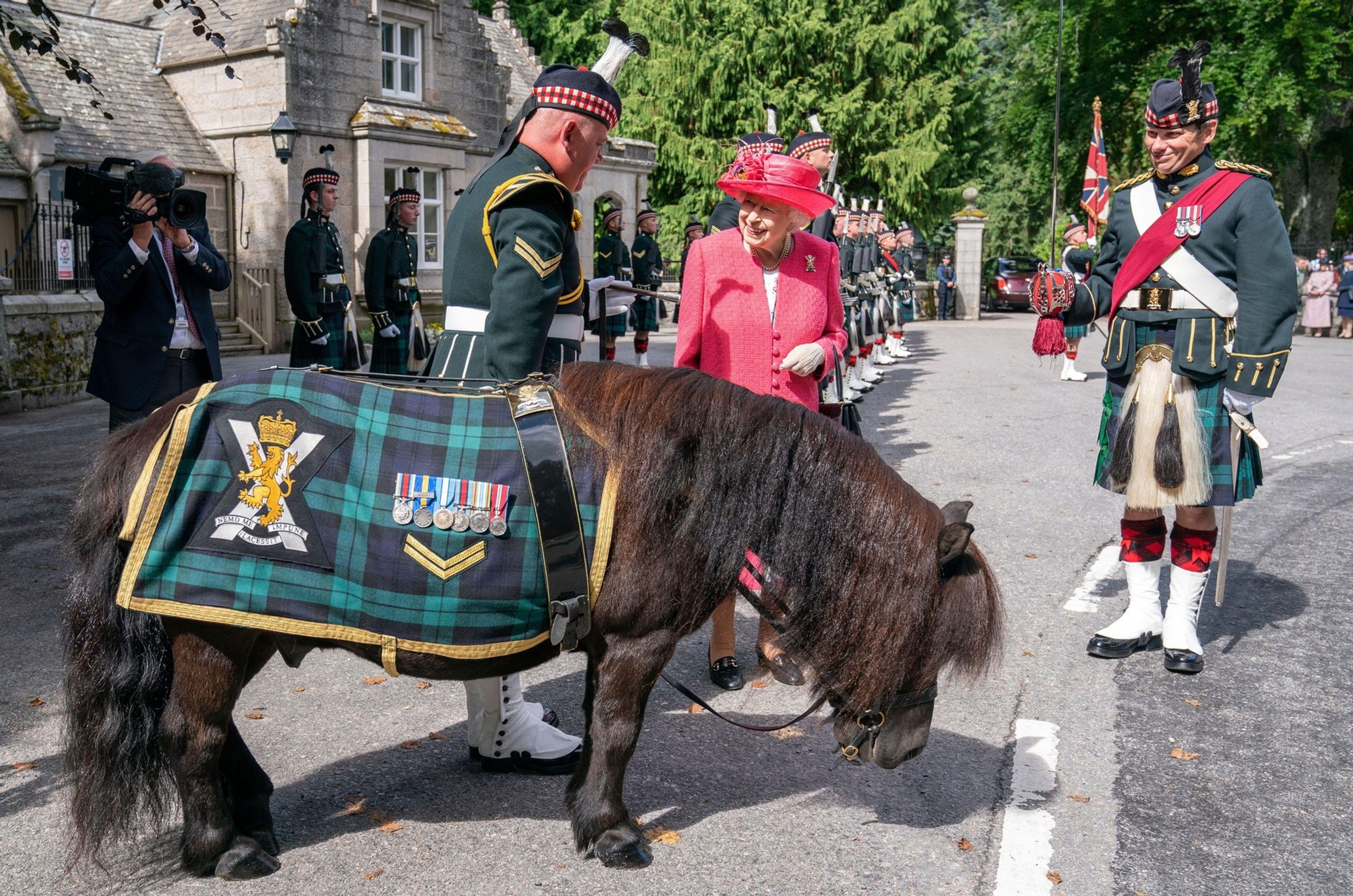 Královna Alžběta na zámku Balmoral - Zámek Balmoral (2/4)