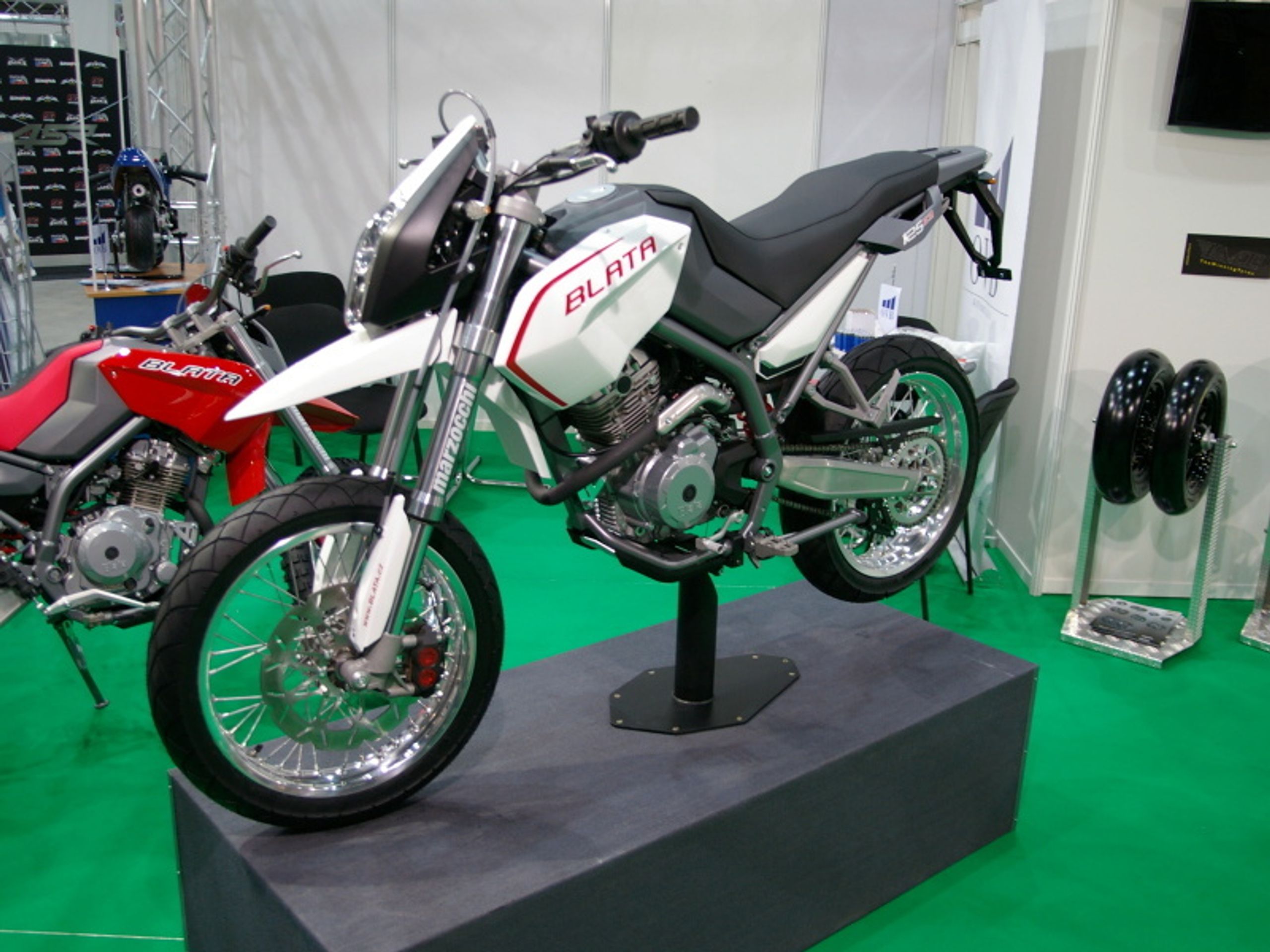 Blata Motard 125 - GALERIE Motocykl 2009 (9/9)