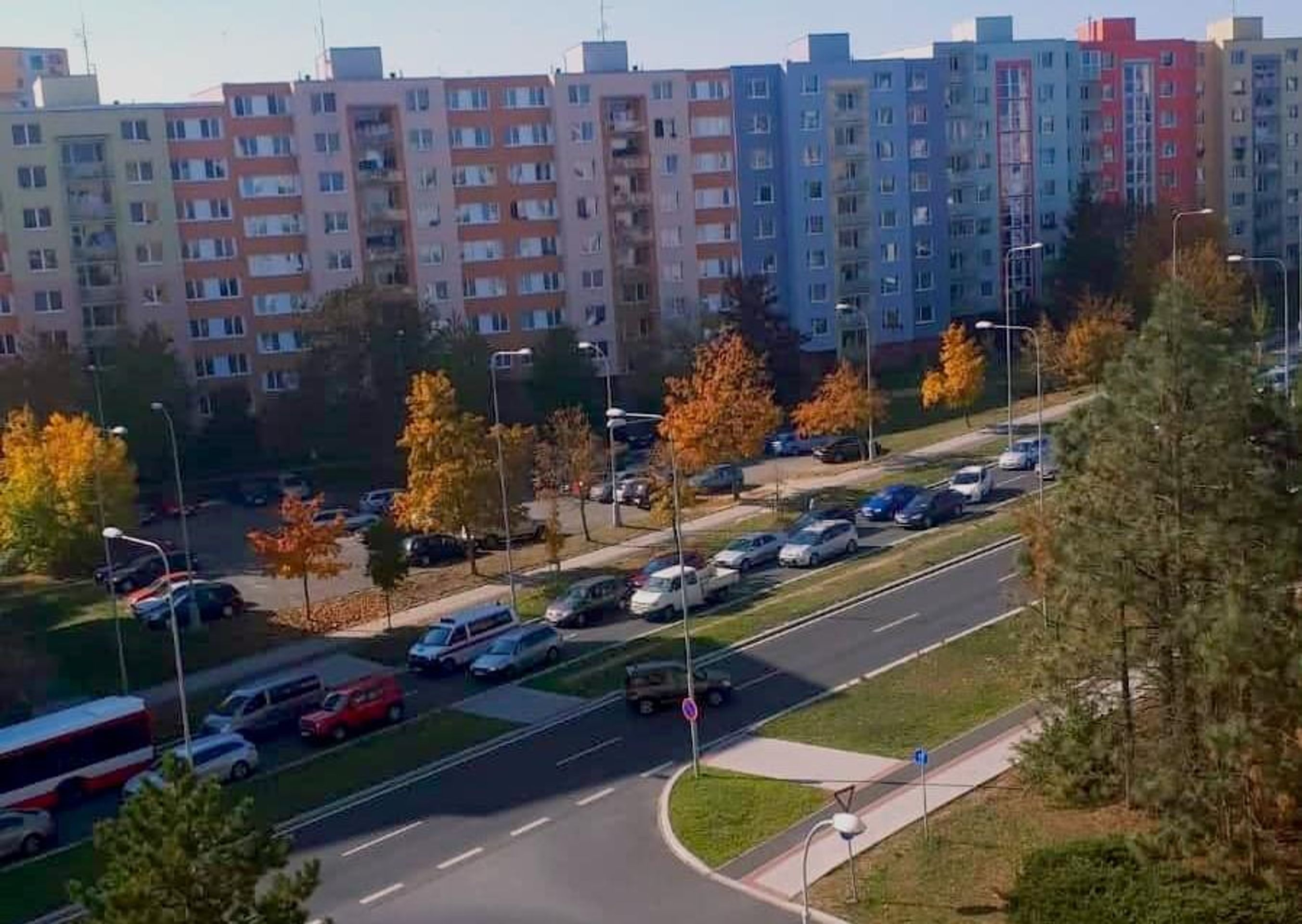 Kvůli uzavírce kolabuje doprava v Plzni. Bourala i sanitka! - GALERIE: Kvůli uzavírce kolabuje doprava v Plzni (3/4)