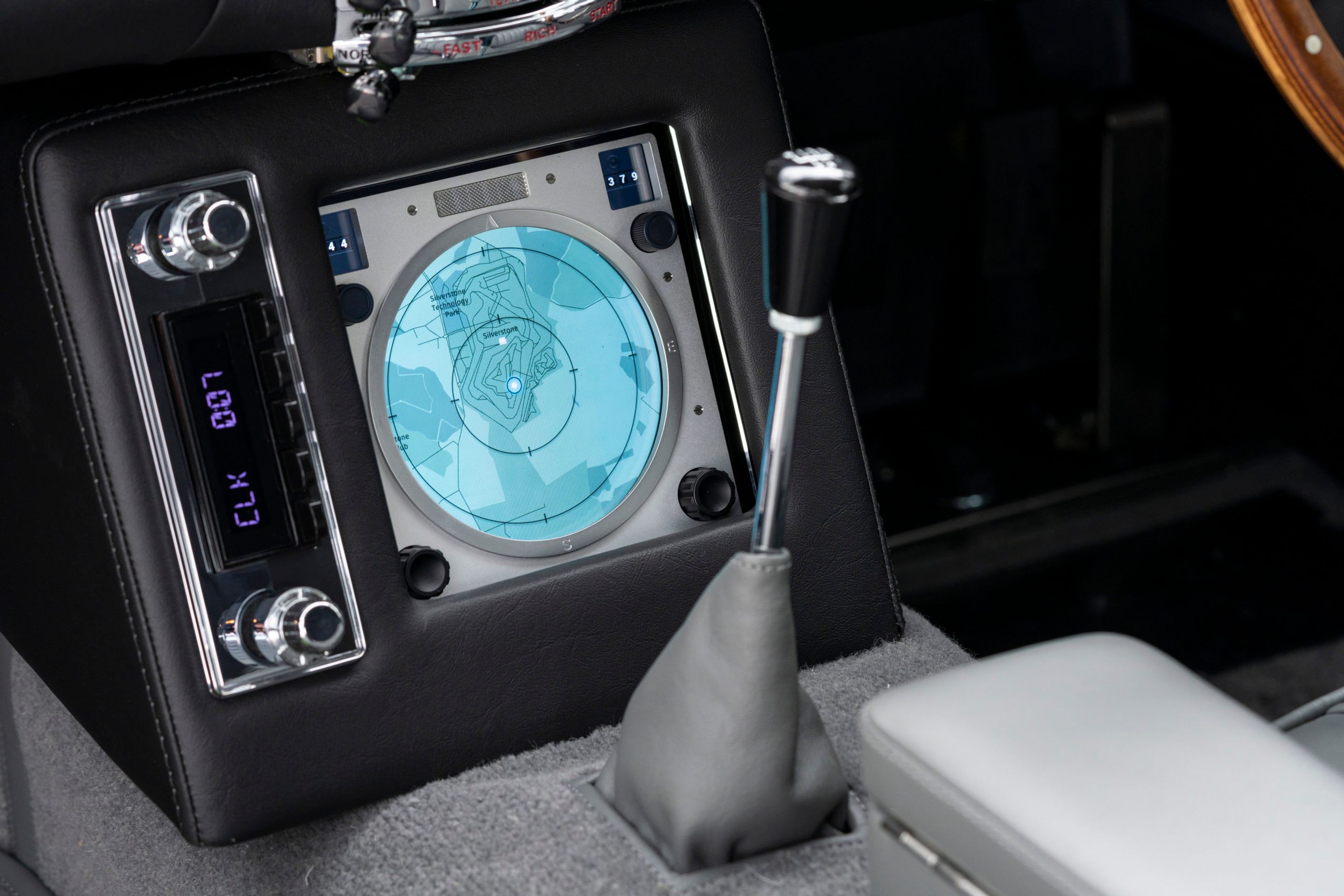 Aston Martin DB5 podle Jamese Bonda - 49 - Fotogalerie: Prohlédněte si výzbroj Aston Martin DB5 podle Jamese Bonda (28/32)