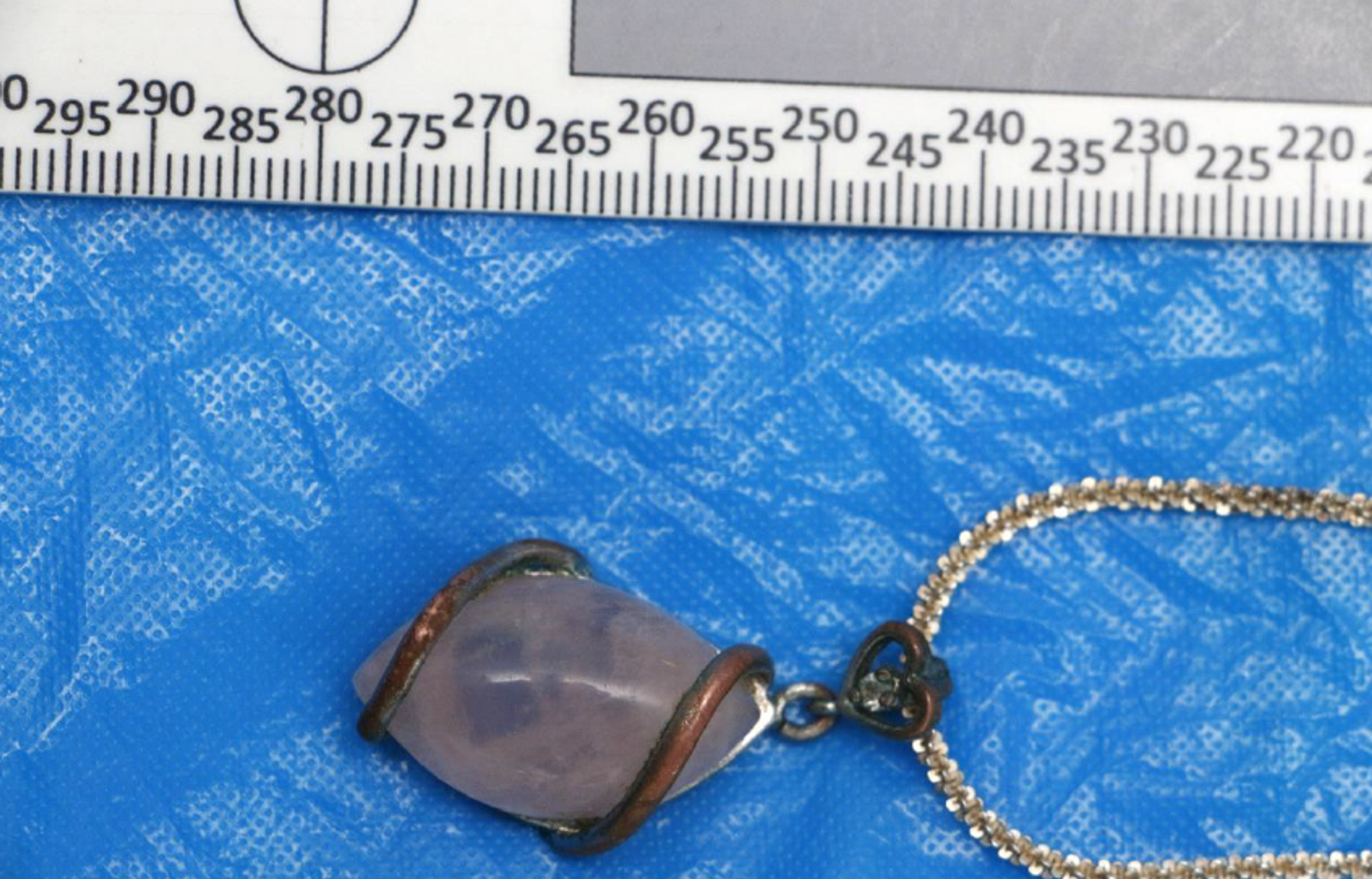 Policisté prosí o pomoc při zjištění totožnosti zemřelé (3) - Neznámá žena (2/4)