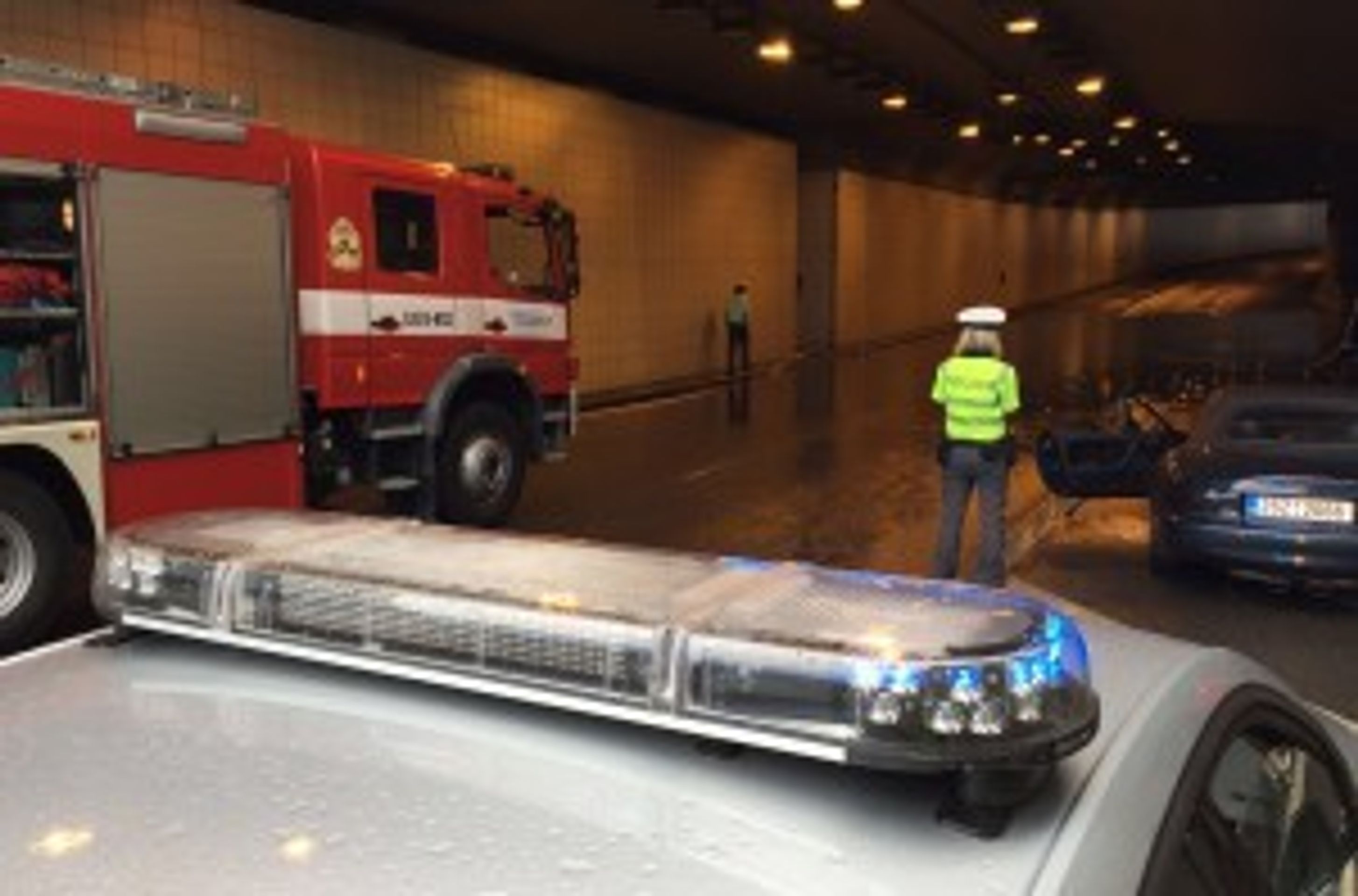 Zatopený Zlíchovský tunel komplikuje dopravu v Praze - 3 - GALERIE: Následky přívalového deště v Praze (7/8)