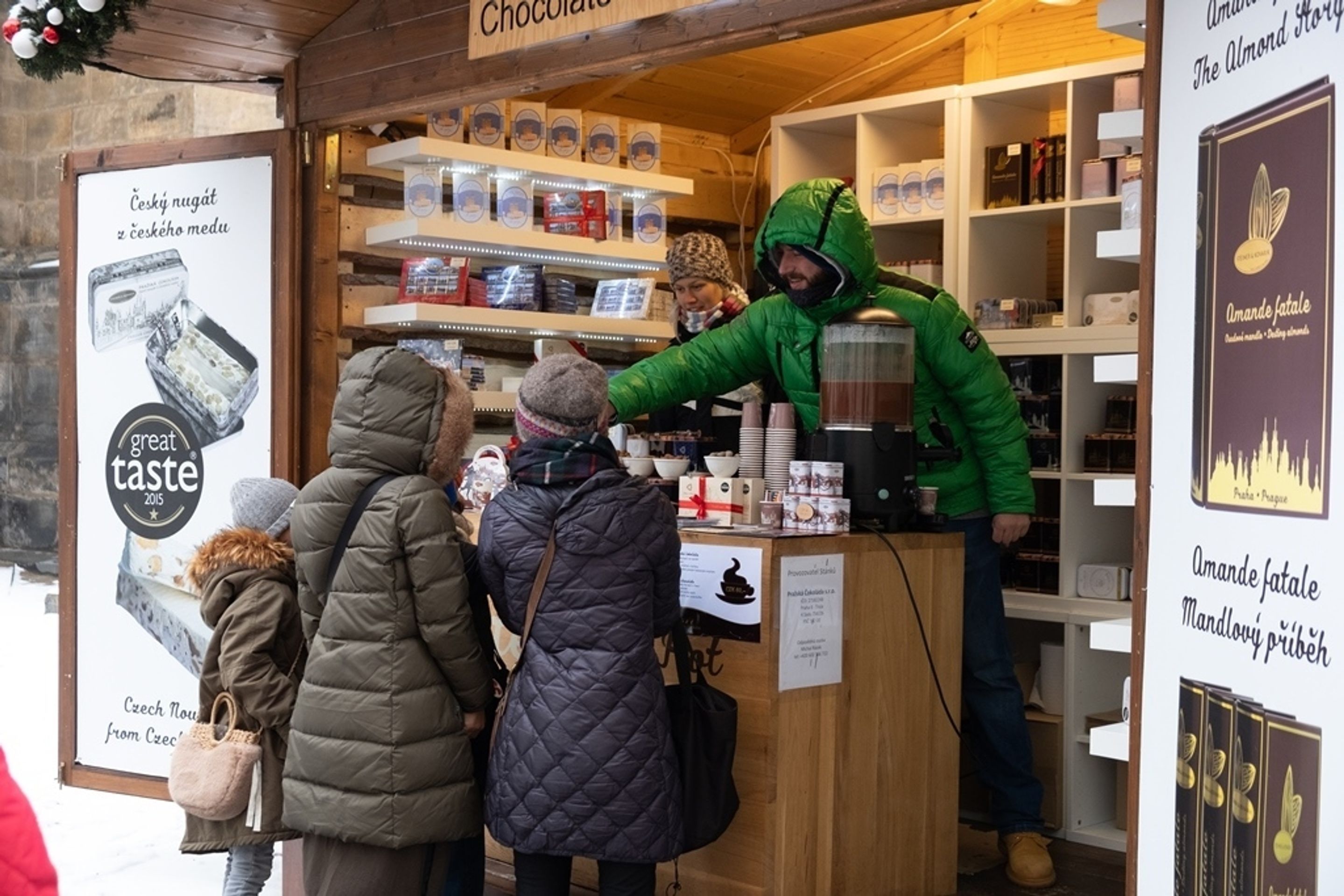 Vánoční trhy: Hradčanské náměstí - GALERIE: Vánoční trhy v Praze (13/22)