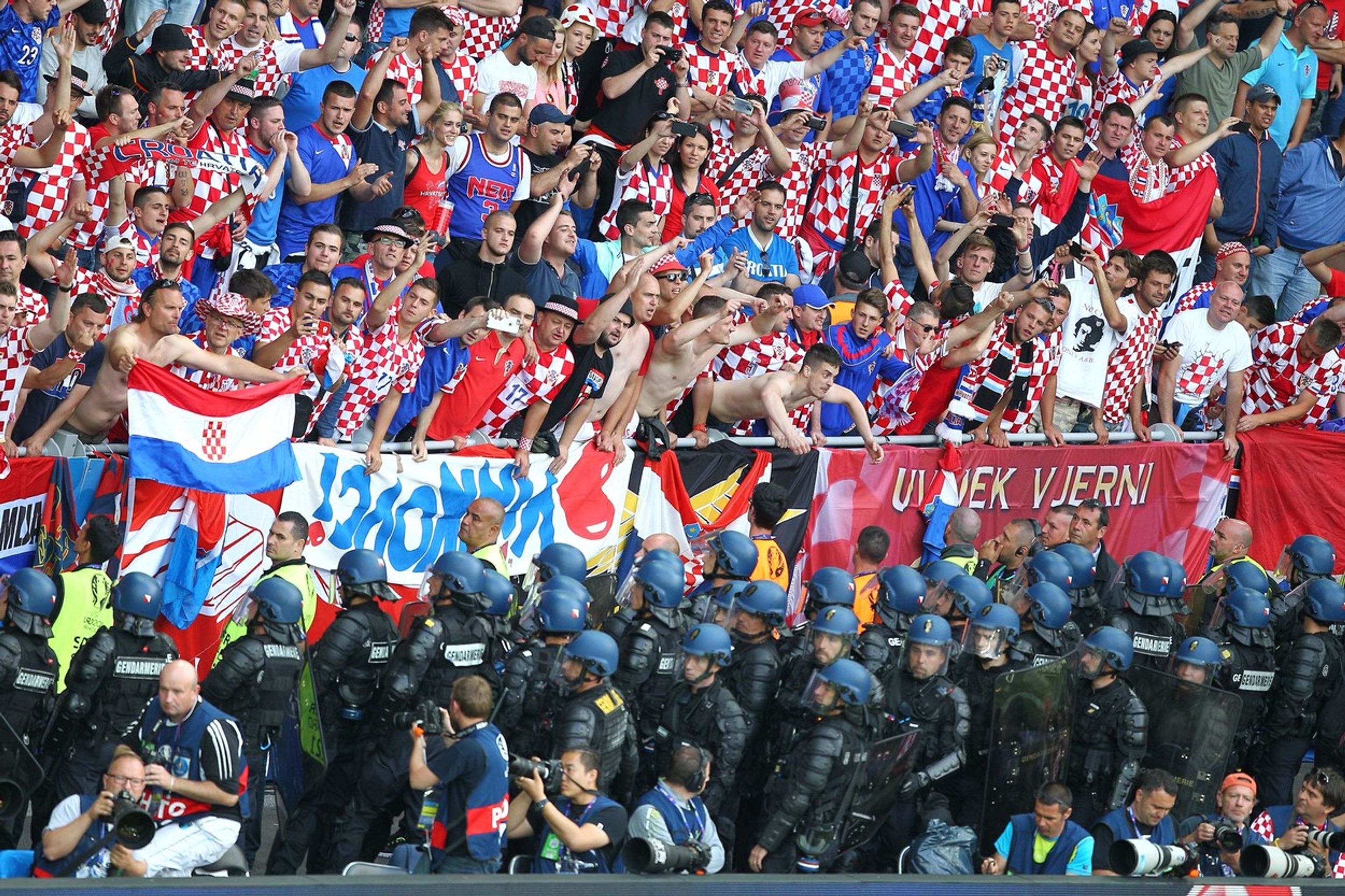 Chorvatští fanoušci během Eura 2016 - GALERIE: Fanoušci Chorvatska (5/6)
