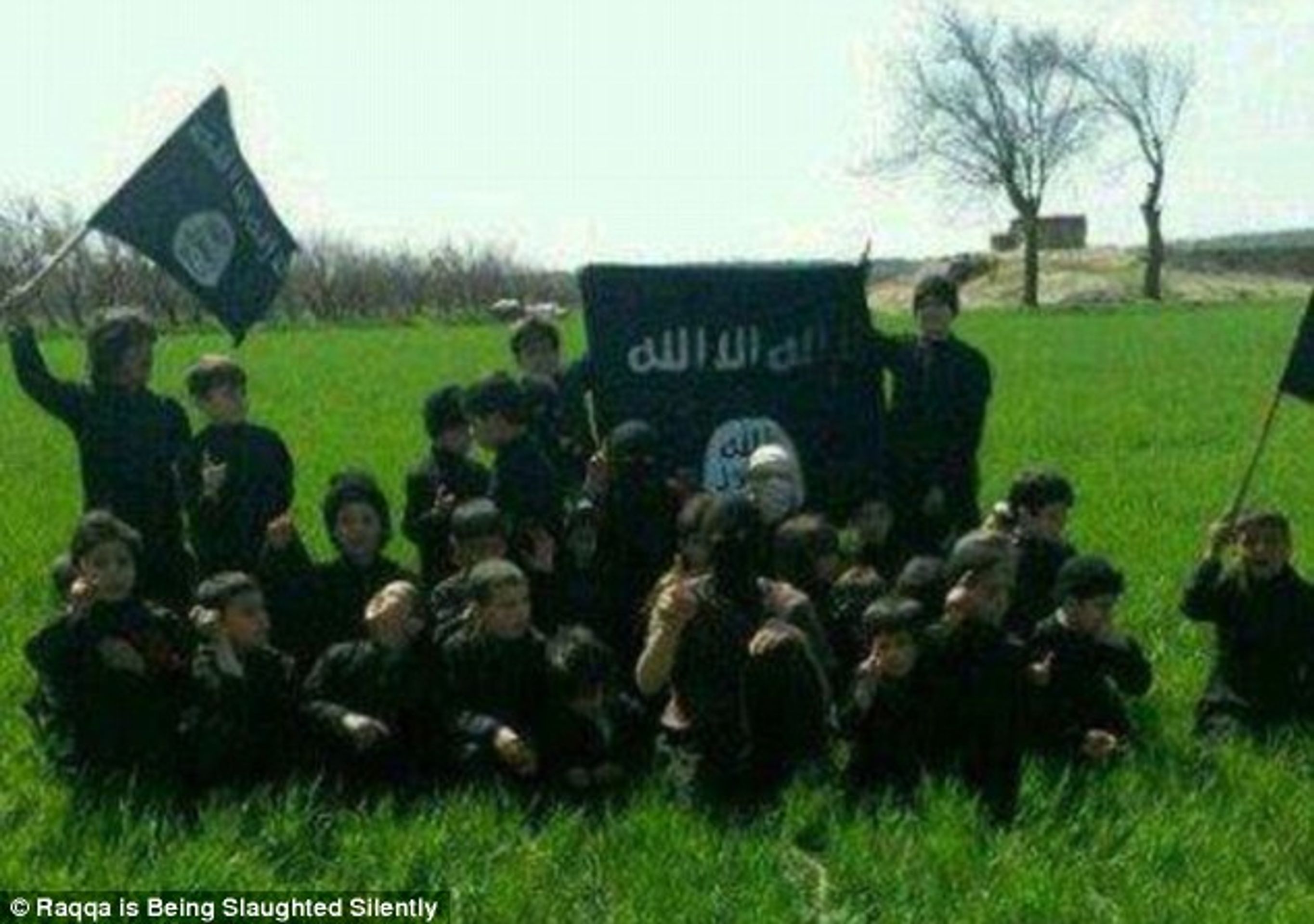 Škola teroristů ISIS v Raqqa - 7 - GALERIE: Škola teoristů ISIS v Raqqa v Sýrii (2/8)