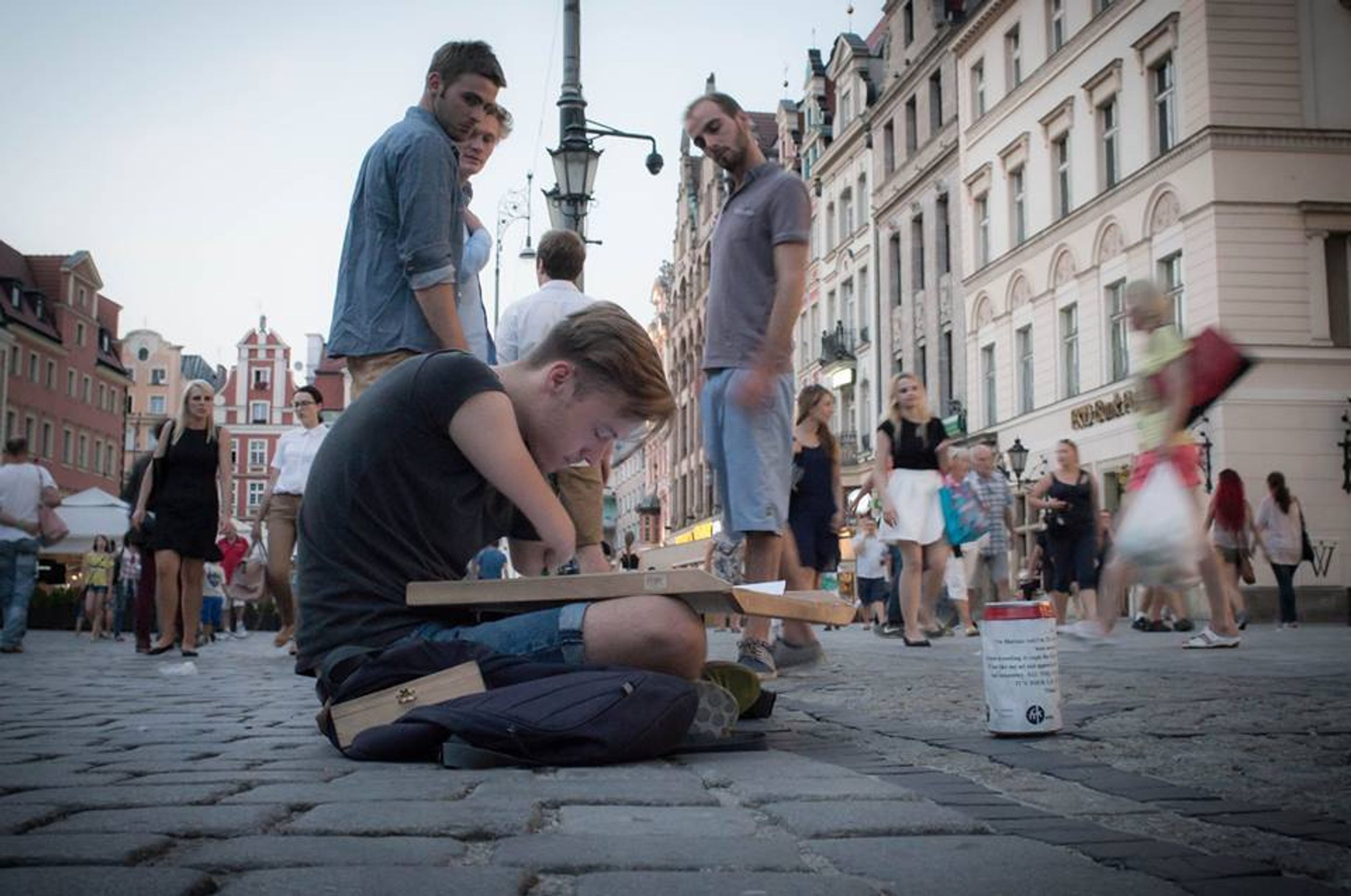 Realistické kresby polského umělce, který se narodil bez rukou - 5 - GALERIE: Realistické kresby polského umělce, který se narodil bez rukou (15/15)