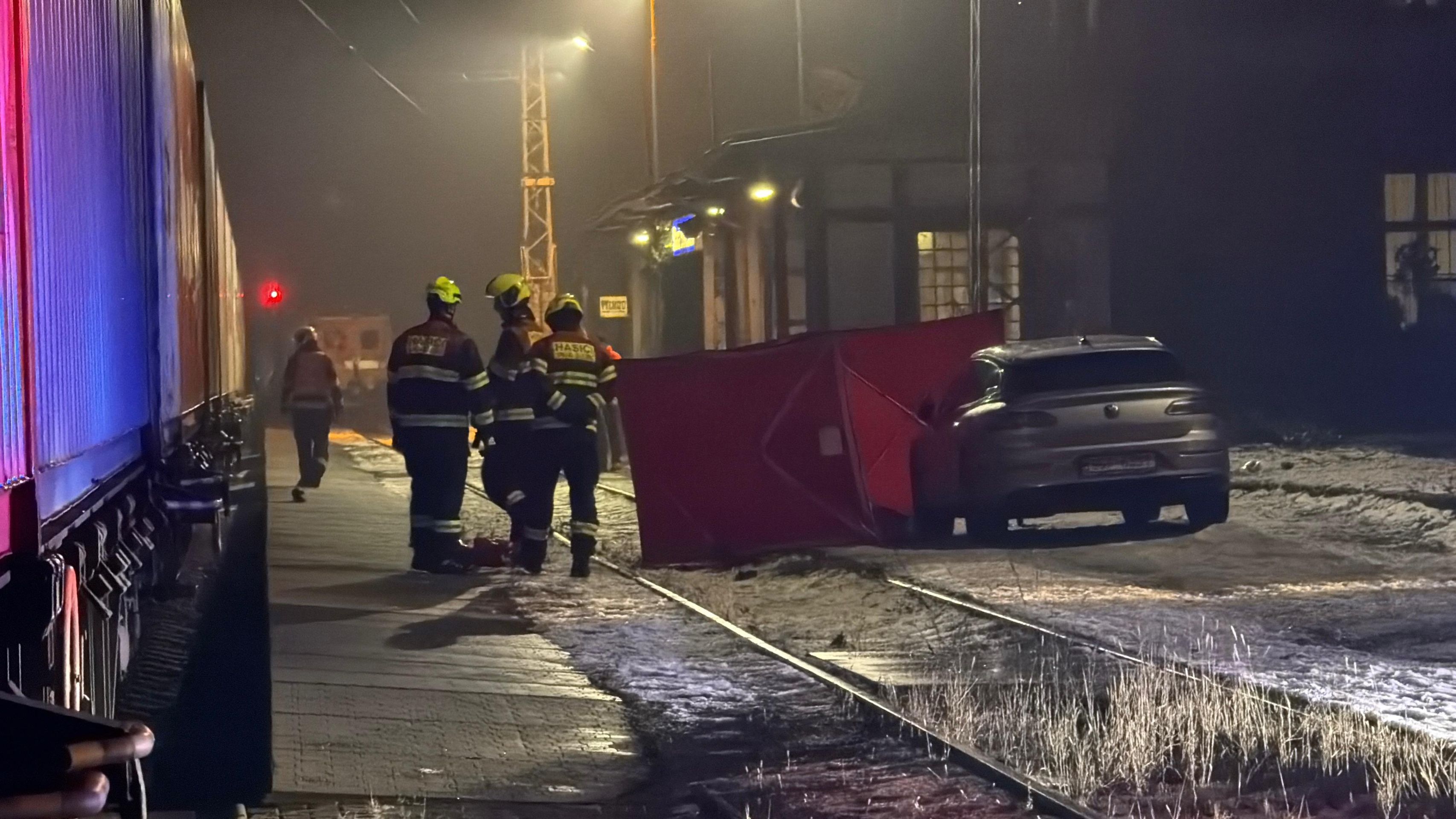 Ve Staré Boleslavi srazil vlak dvě osoby - Ve Staré Boleslavi srazil vlak dvě osoby (12/12)