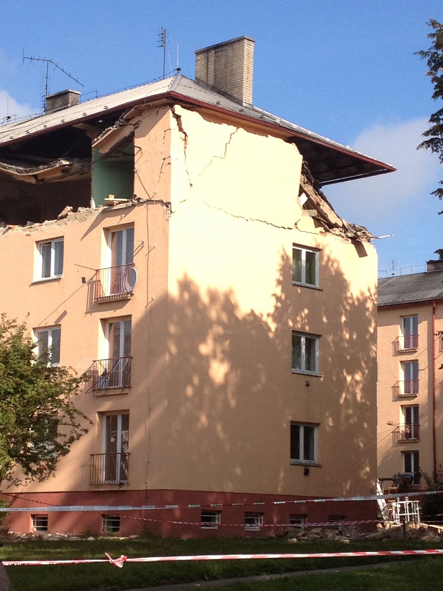 Exploze bytu v Havířově - 1 - GALERIE: Výbuch zdemoloval dům v Havířově (14/14)