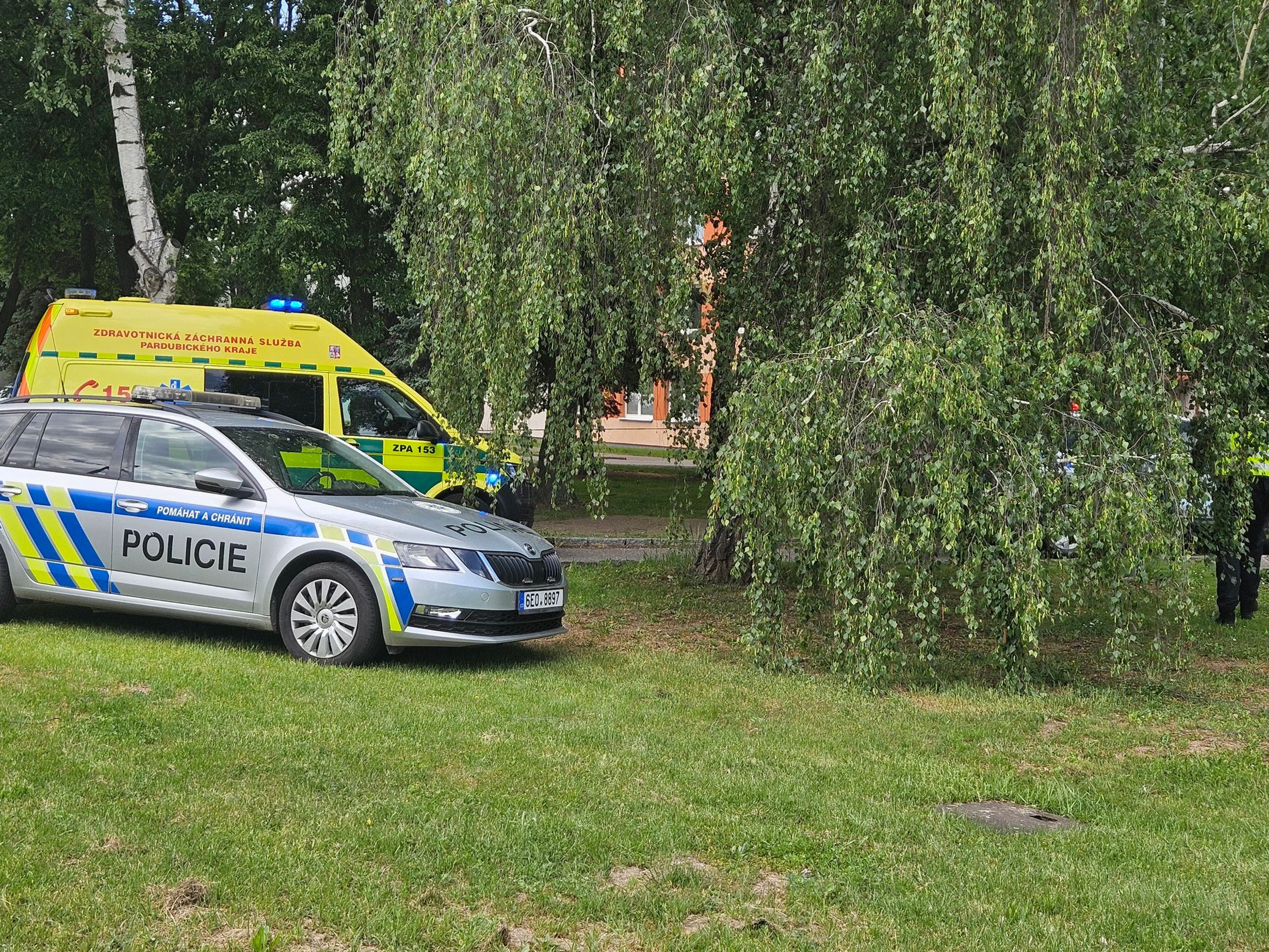 Policejní zásah na ulici Poděbradská v Pardubicích - Policejní zásah na ulici Poděbradská v Pardubicích (12/13)